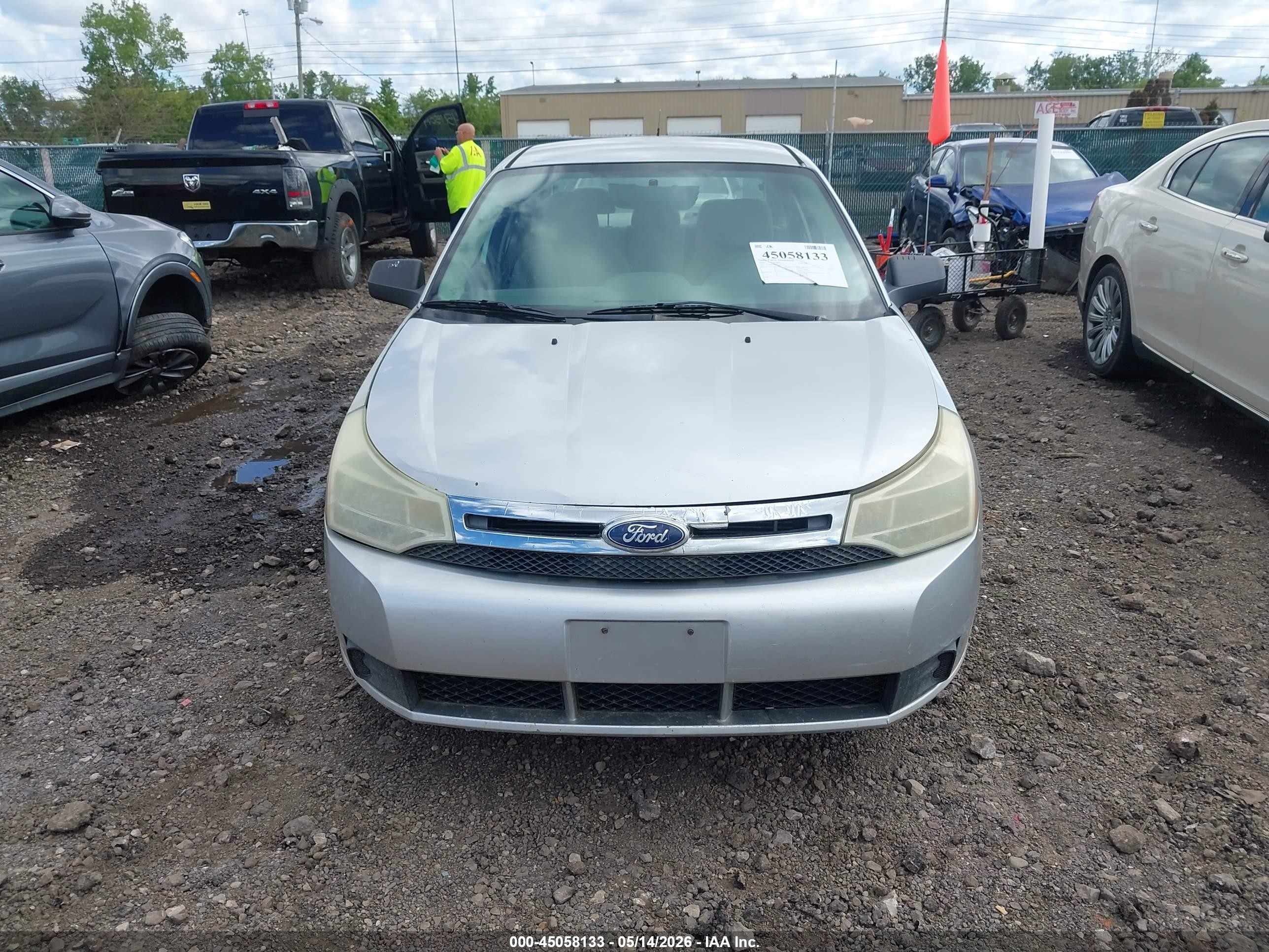 2010 Ford Focus Se Серебряный vin: 1FAHP3FN6AW253119