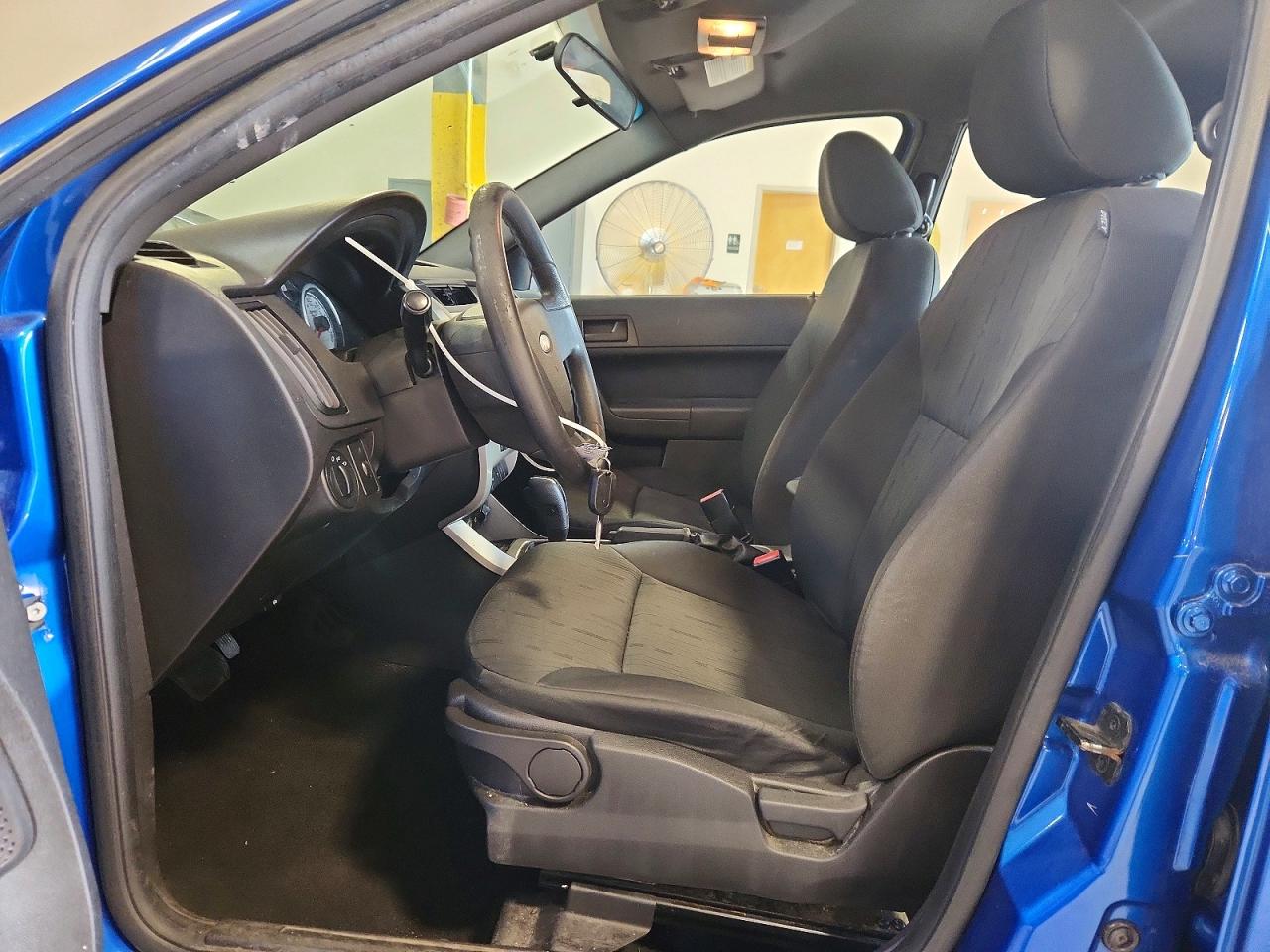 2010 Ford Focus Se Blue vin: 1FAHP3FN6AW266436