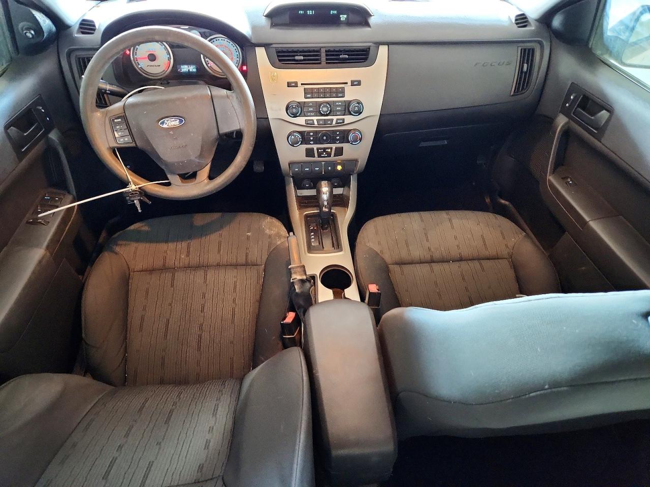 2010 Ford Focus Se Серебряный vin: 1FAHP3FN6AW269983
