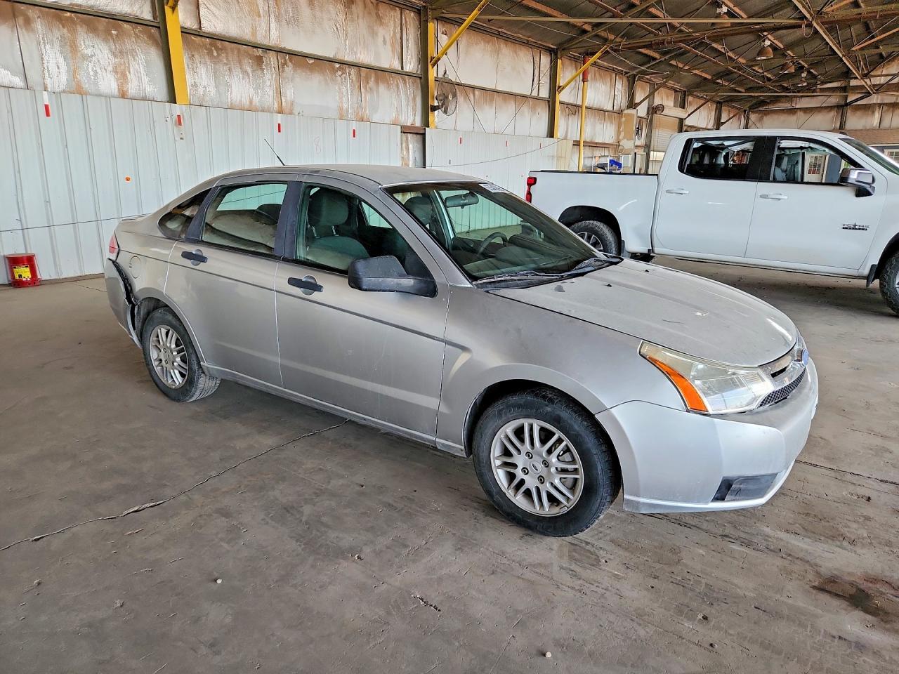 2010 Ford Focus Se Серебряный vin: 1FAHP3FN6AW269983
