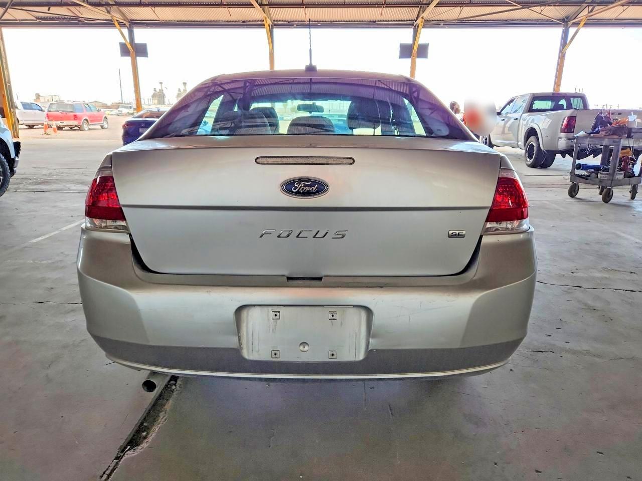2010 Ford Focus Se Серебряный vin: 1FAHP3FN6AW269983