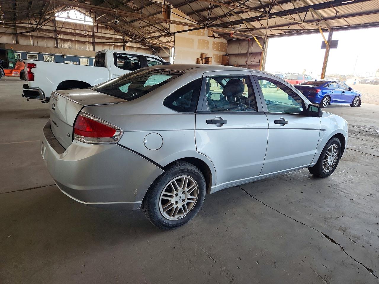 2010 Ford Focus Se Серебряный vin: 1FAHP3FN6AW269983