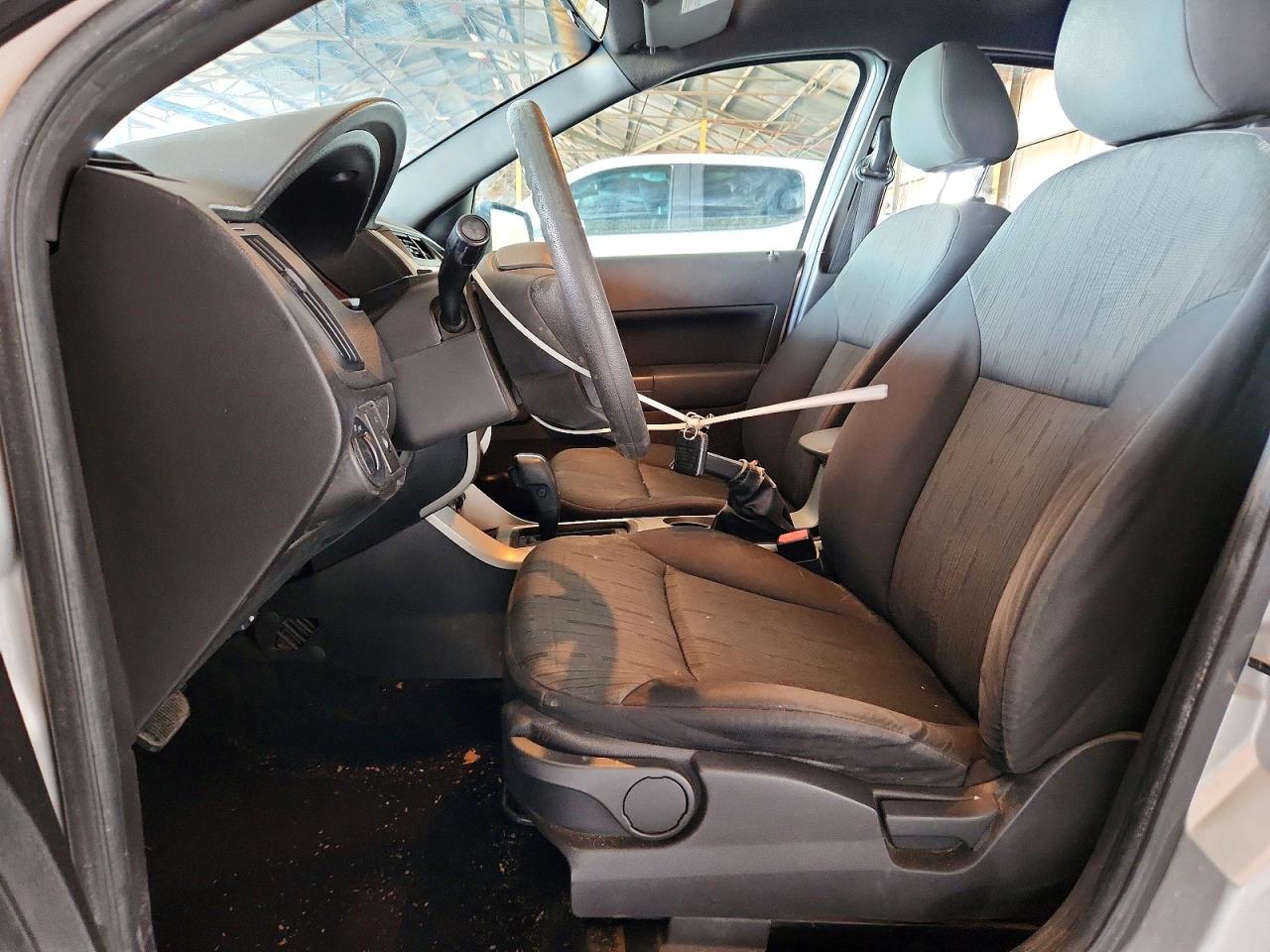 2010 Ford Focus Se Серебряный vin: 1FAHP3FN6AW269983