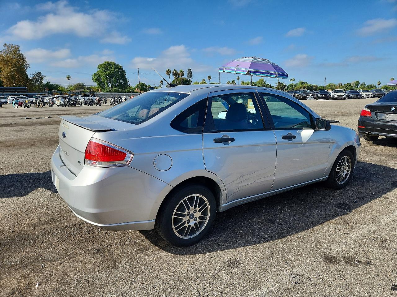 2010 Ford Focus Se Silver vin: 1FAHP3FN6AW273824