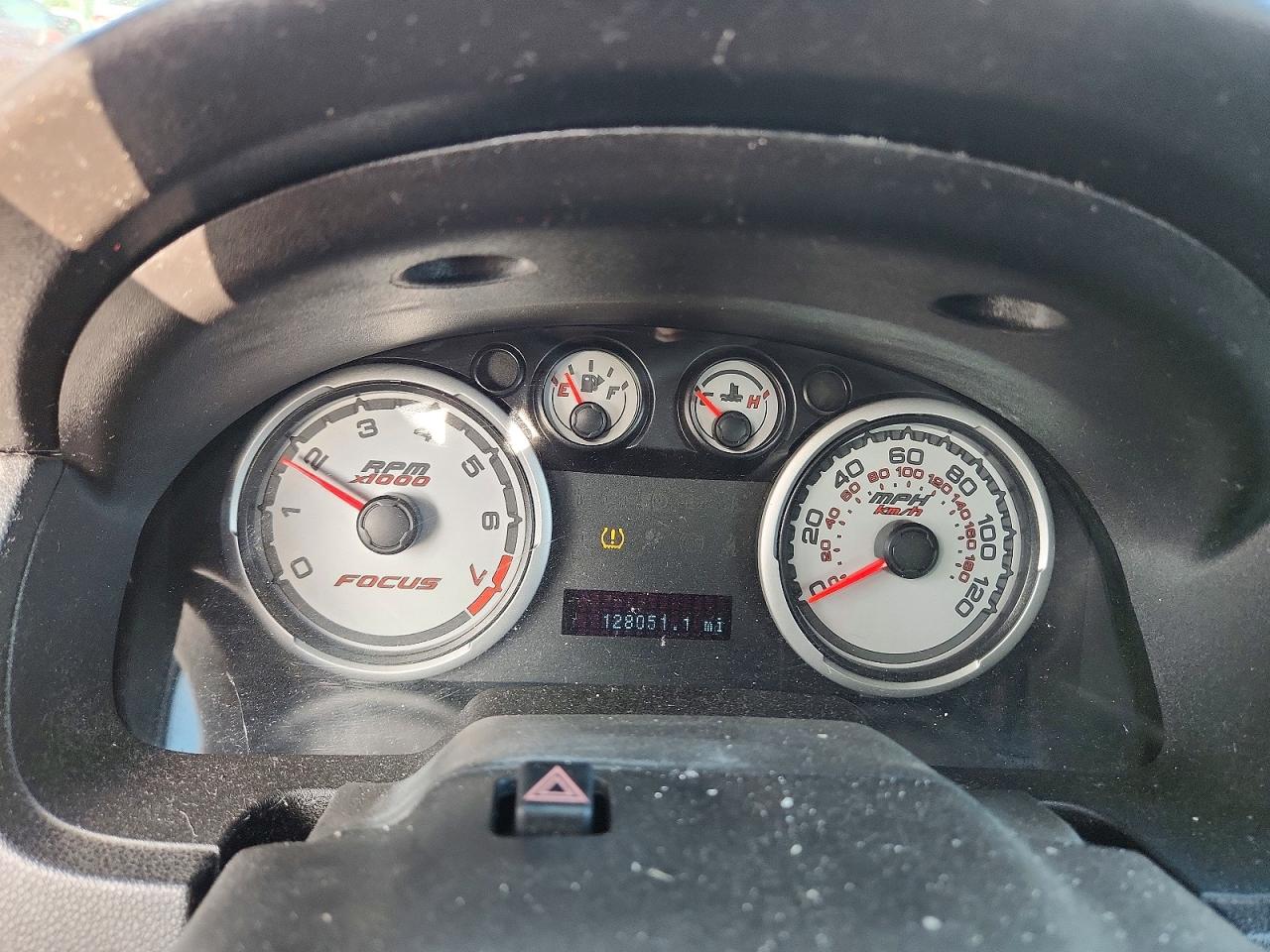 2010 Ford Focus Se Silver vin: 1FAHP3FN6AW273824