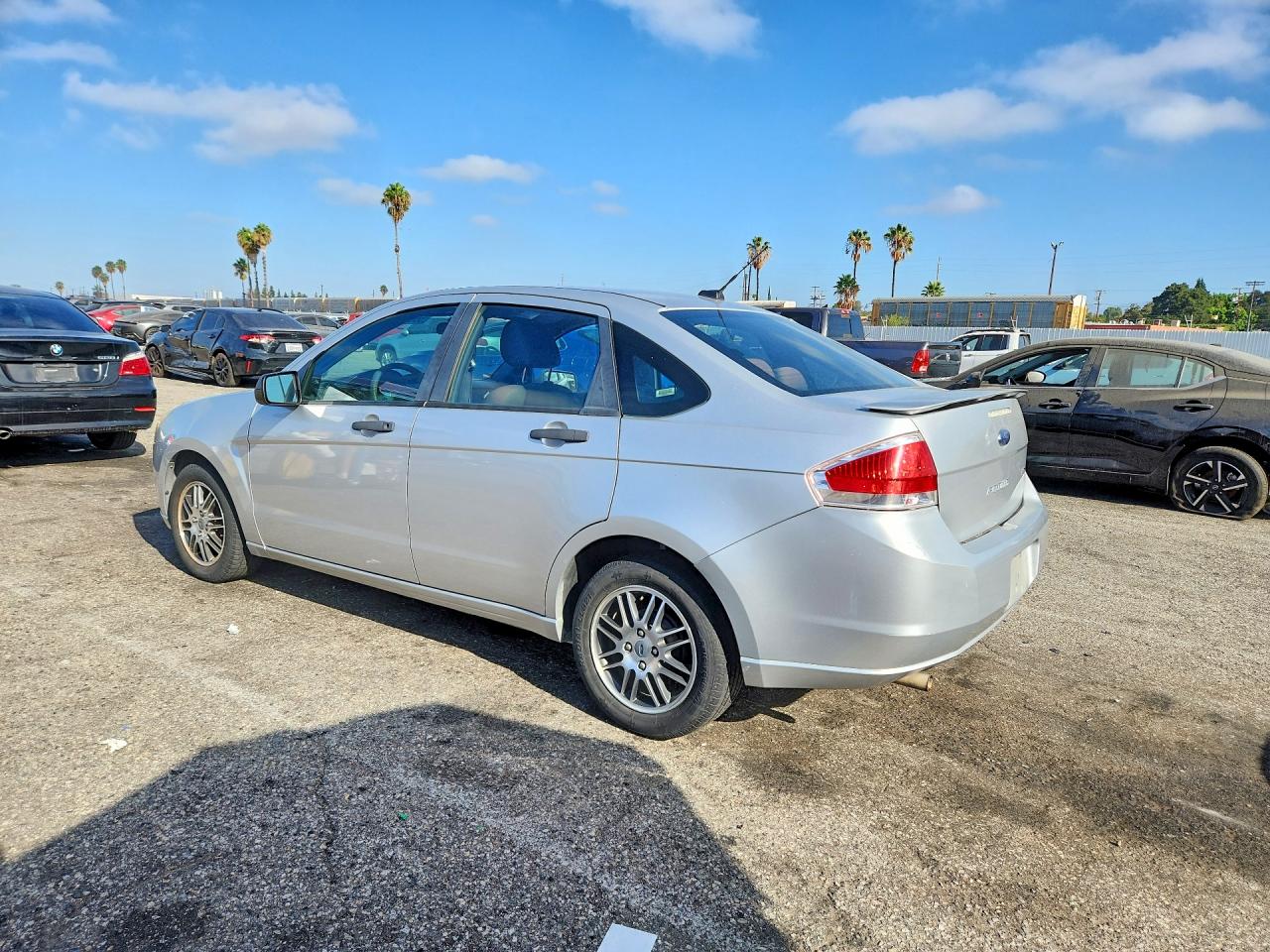 2010 Ford Focus Se Silver vin: 1FAHP3FN6AW273824