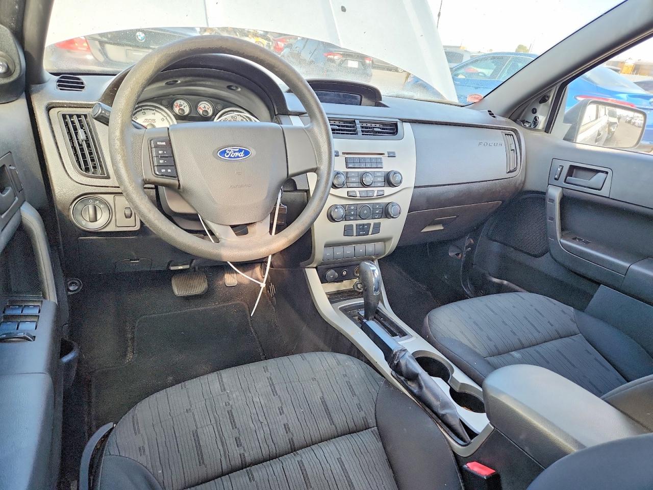 2010 Ford Focus Se Silver vin: 1FAHP3FN6AW273824
