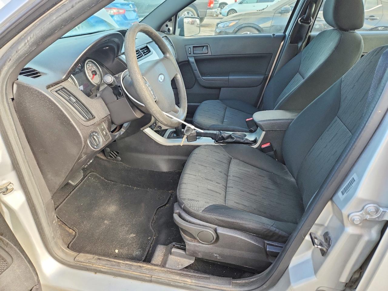 2010 Ford Focus Se Silver vin: 1FAHP3FN6AW273824