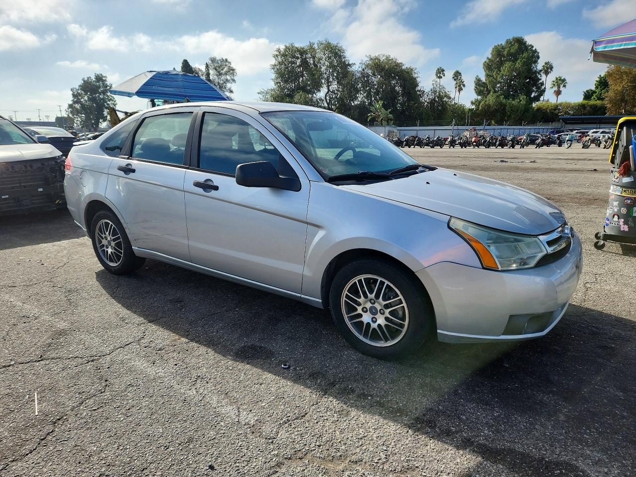2010 Ford Focus Se Silver vin: 1FAHP3FN6AW273824