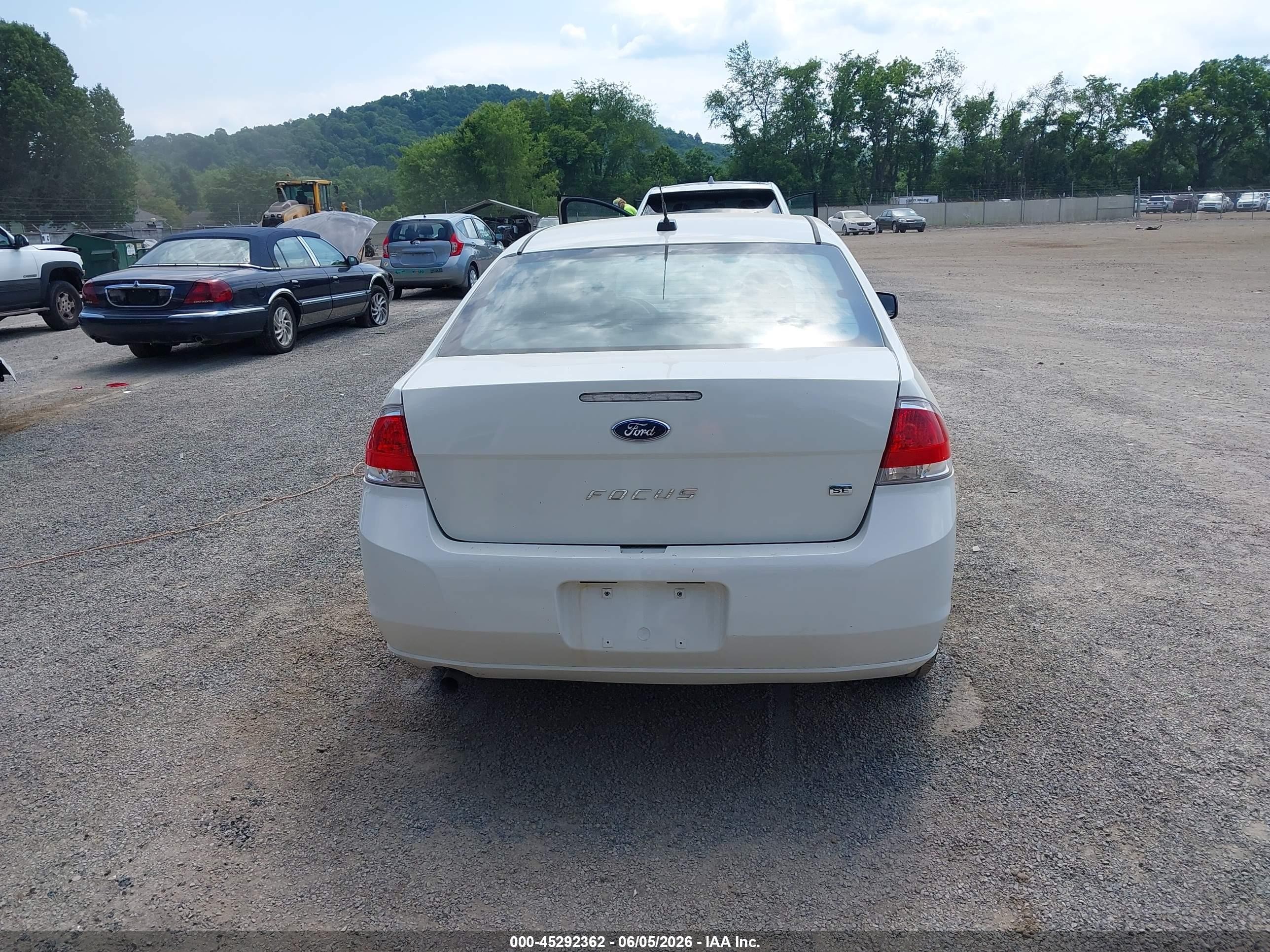 2011 Ford Focus Se White vin: 1FAHP3FN6BW111838