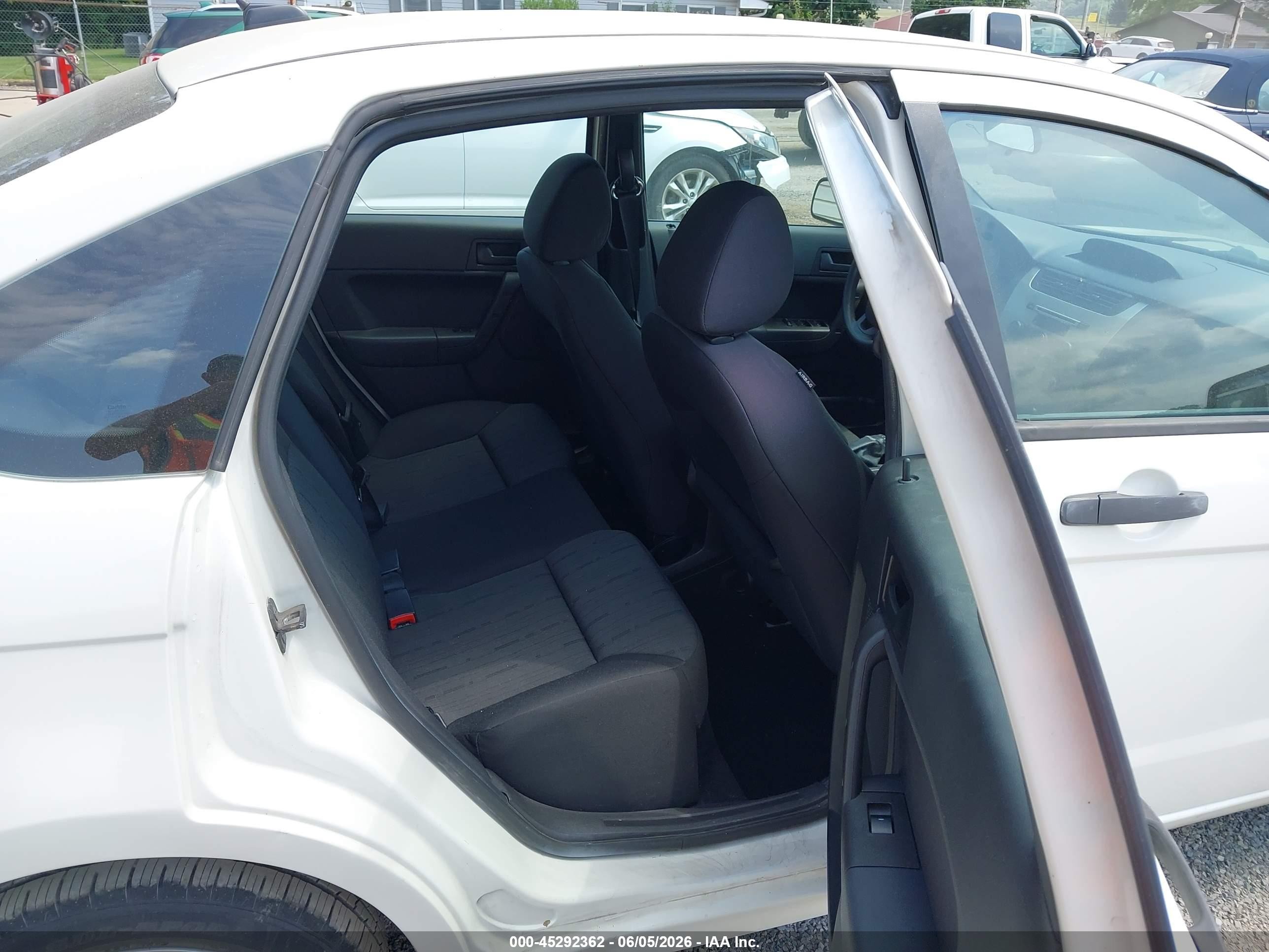 2011 Ford Focus Se White vin: 1FAHP3FN6BW111838
