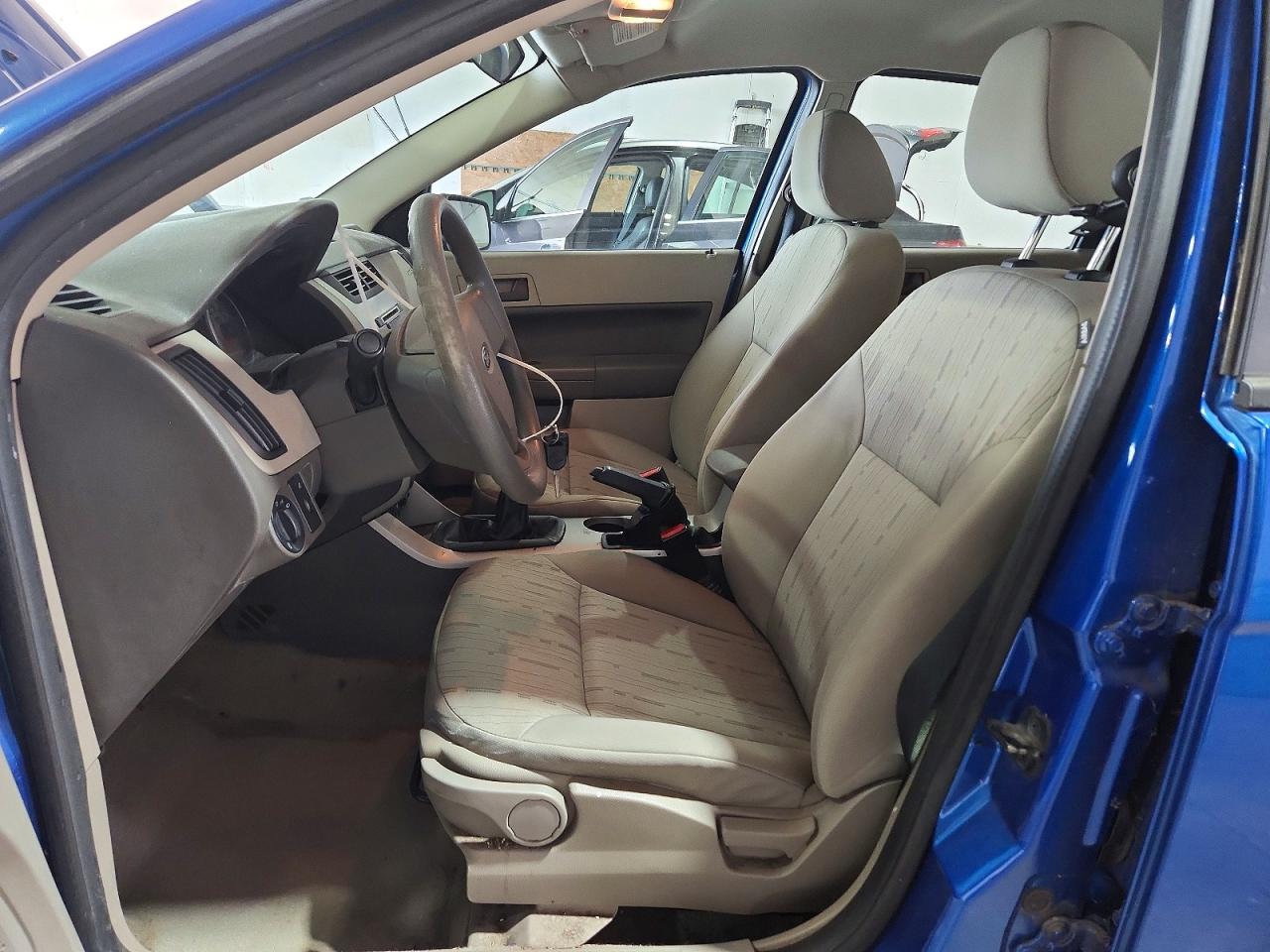 2011 Ford Focus Se Blue vin: 1FAHP3FN6BW126288
