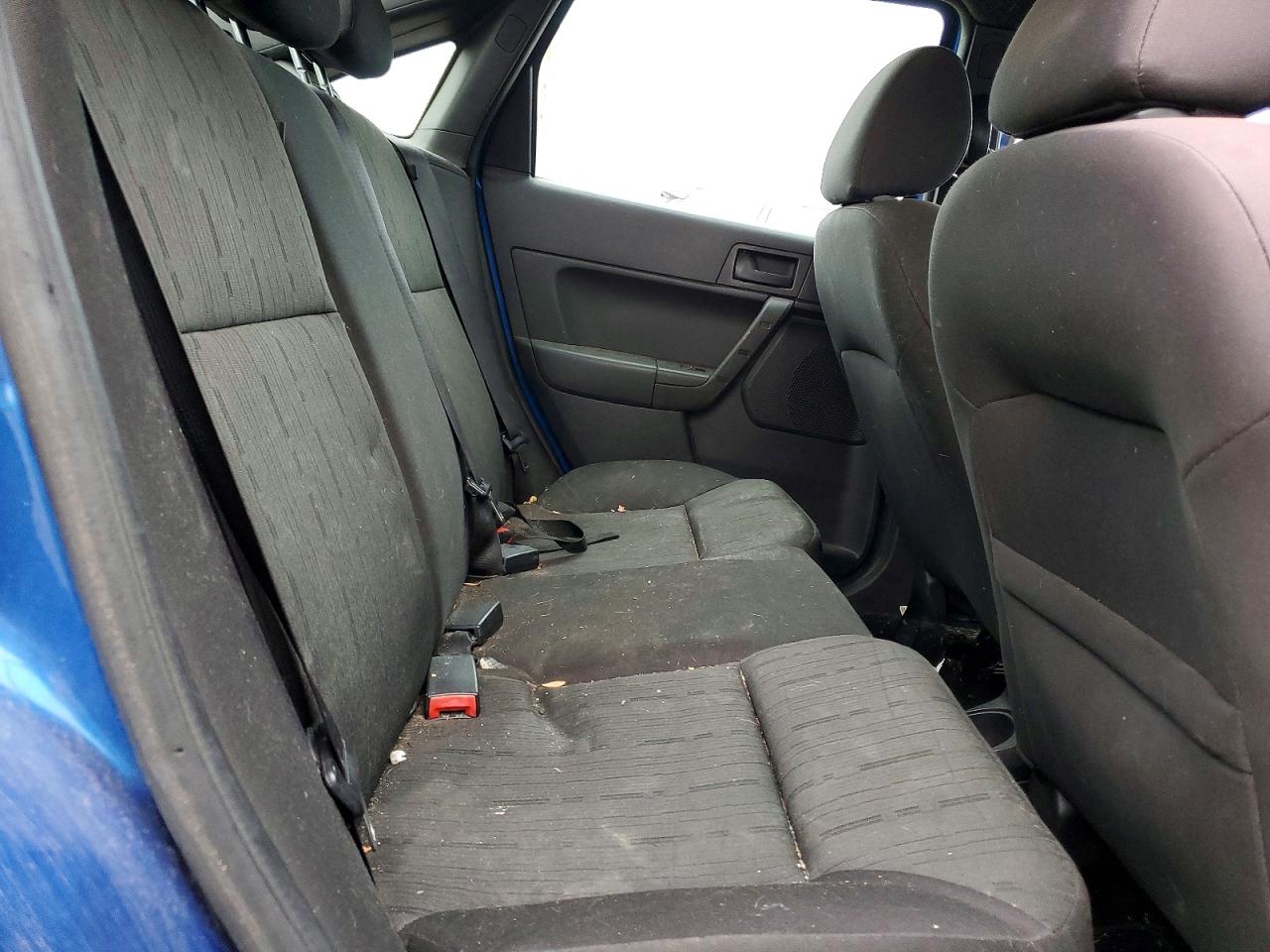 2011 Ford Focus Se Blue vin: 1FAHP3FN6BW146072