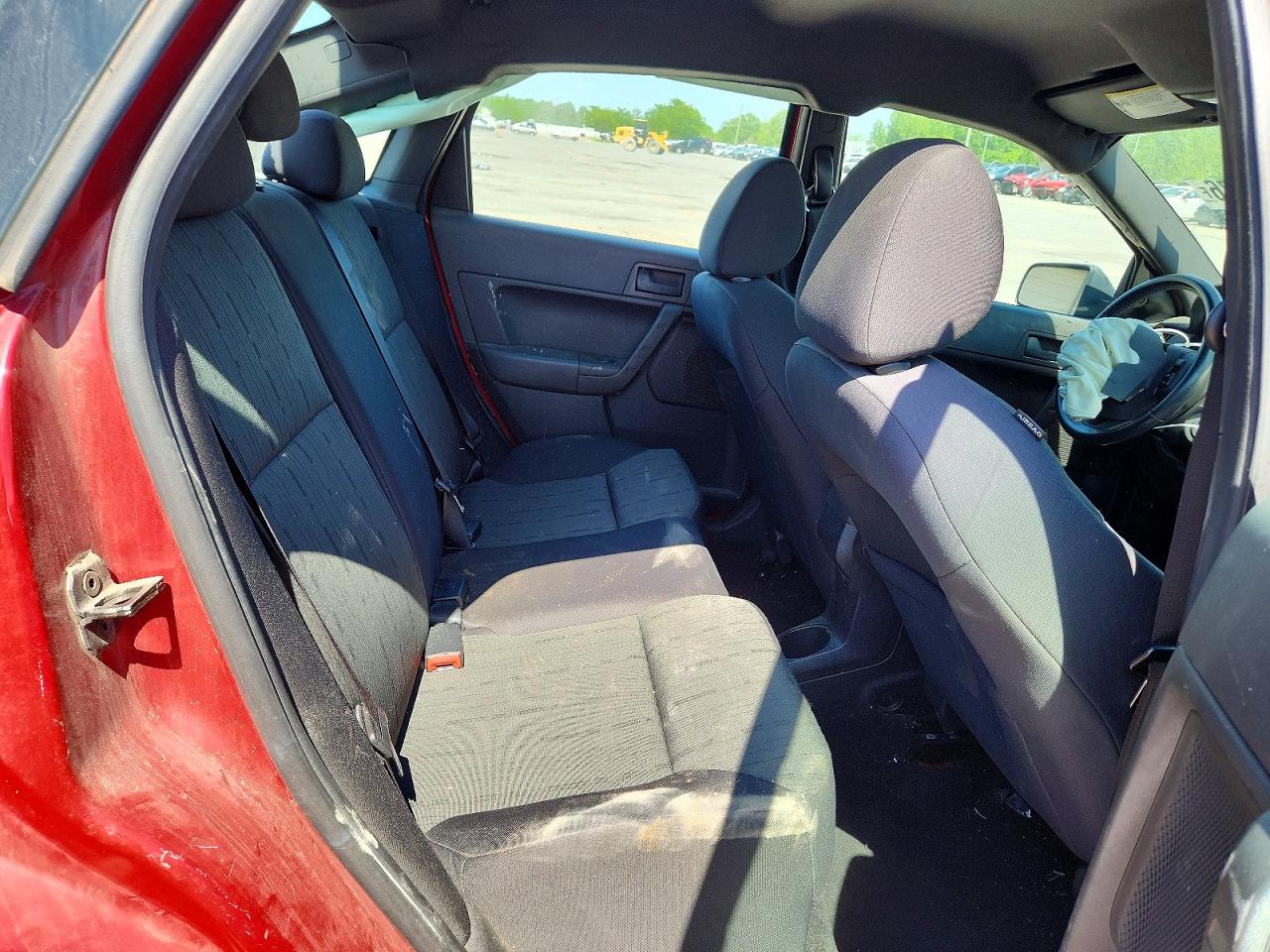 2011 Ford Focus Se Red vin: 1FAHP3FN6BW194090