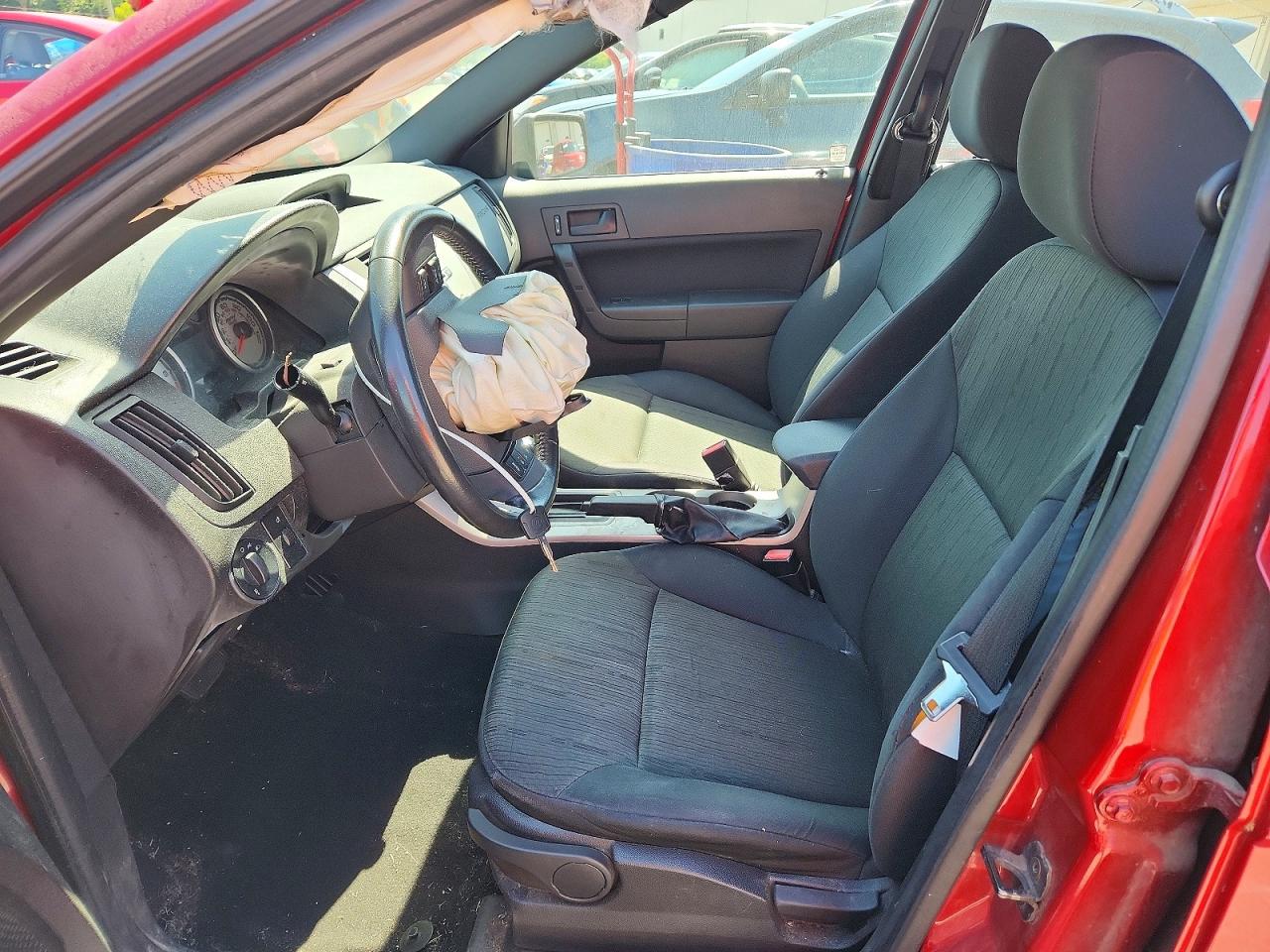 2011 Ford Focus Se Red vin: 1FAHP3FN6BW194090