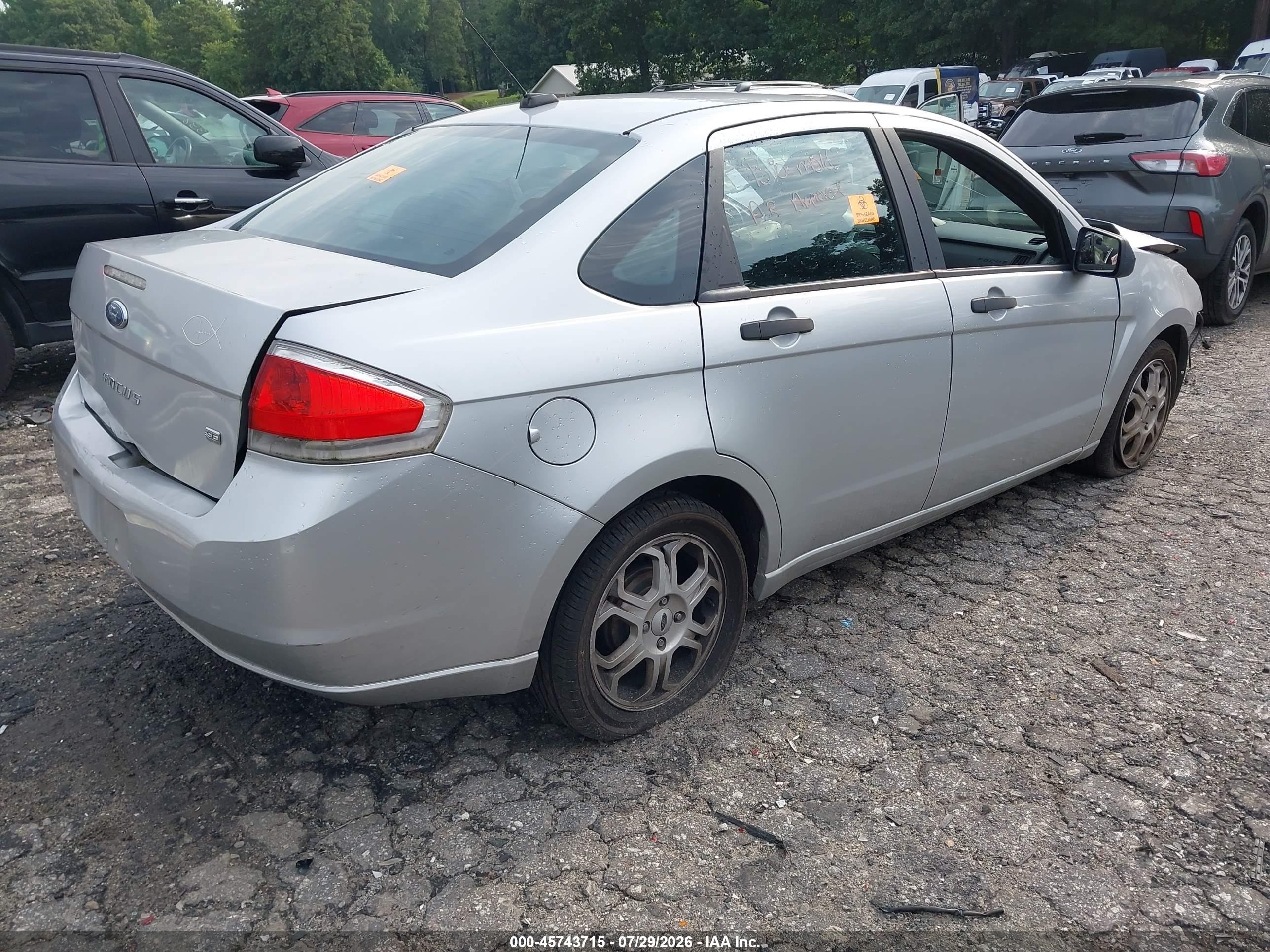 2010 Ford Focus Se Silver vin: 1FAHP3FN7AW214667