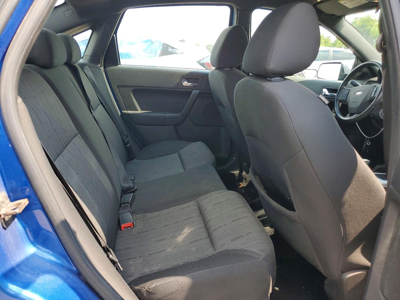 2010 Ford Focus Se Blue vin: 1FAHP3FN7AW216435