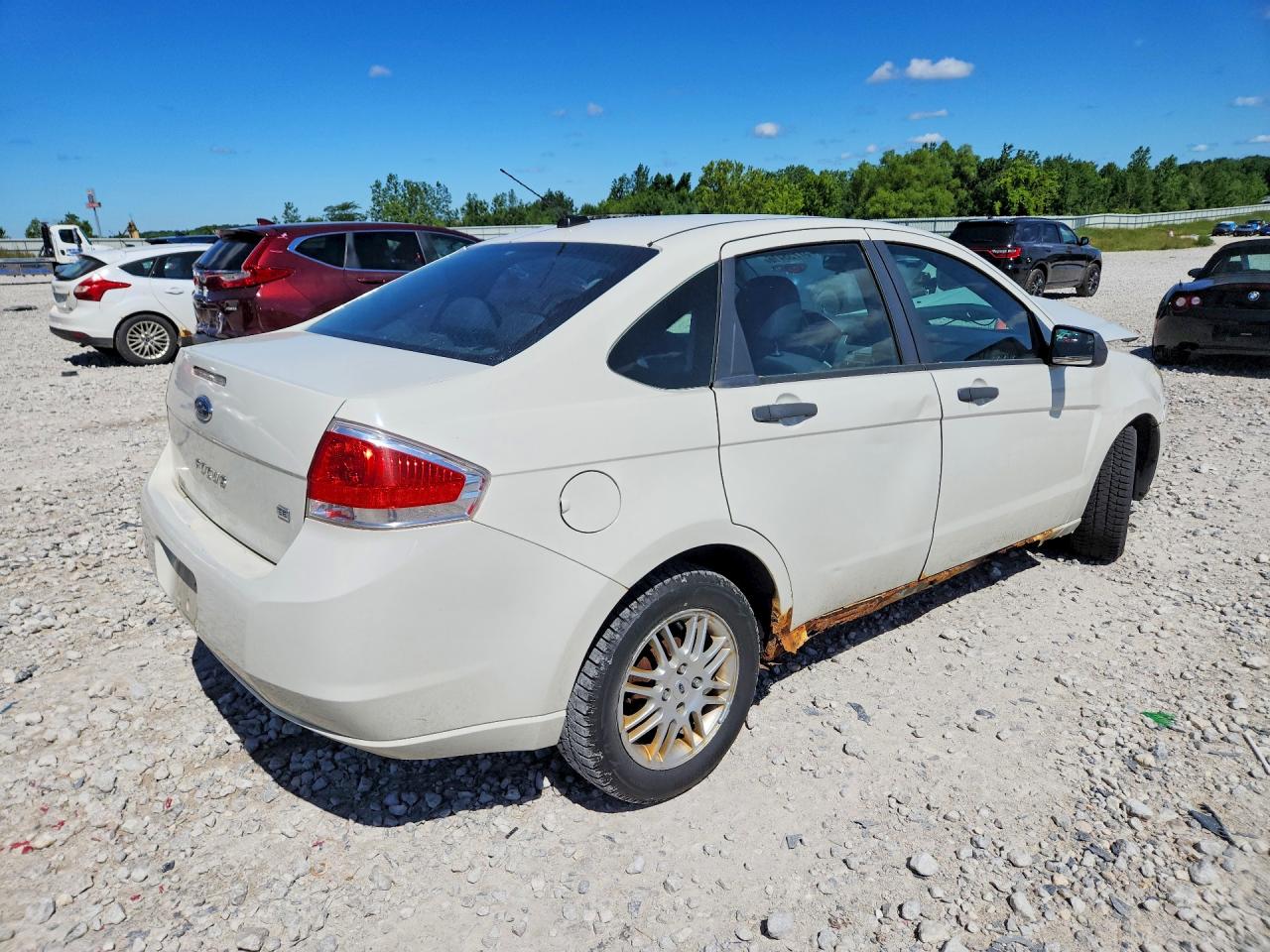 2010 Ford Focus Se White vin: 1FAHP3FN7AW222218