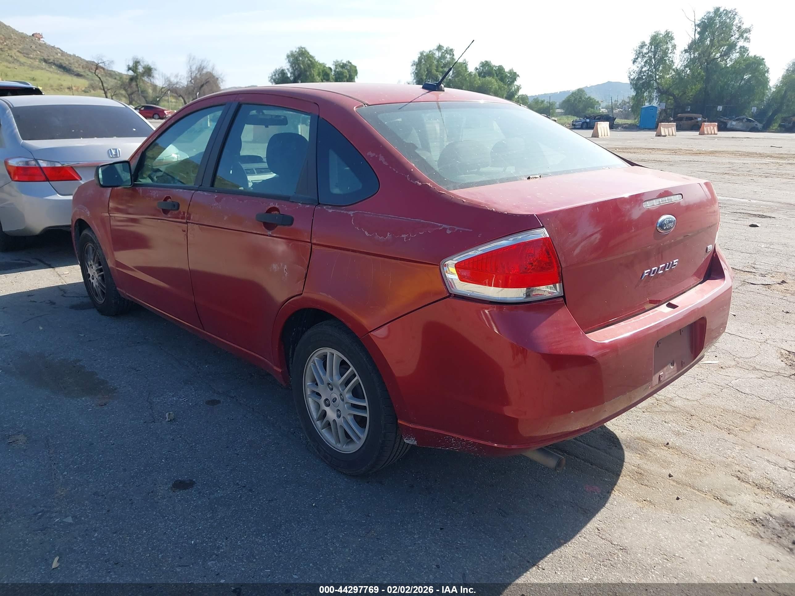 2010 Ford Focus Se Red vin: 1FAHP3FN7AW222445