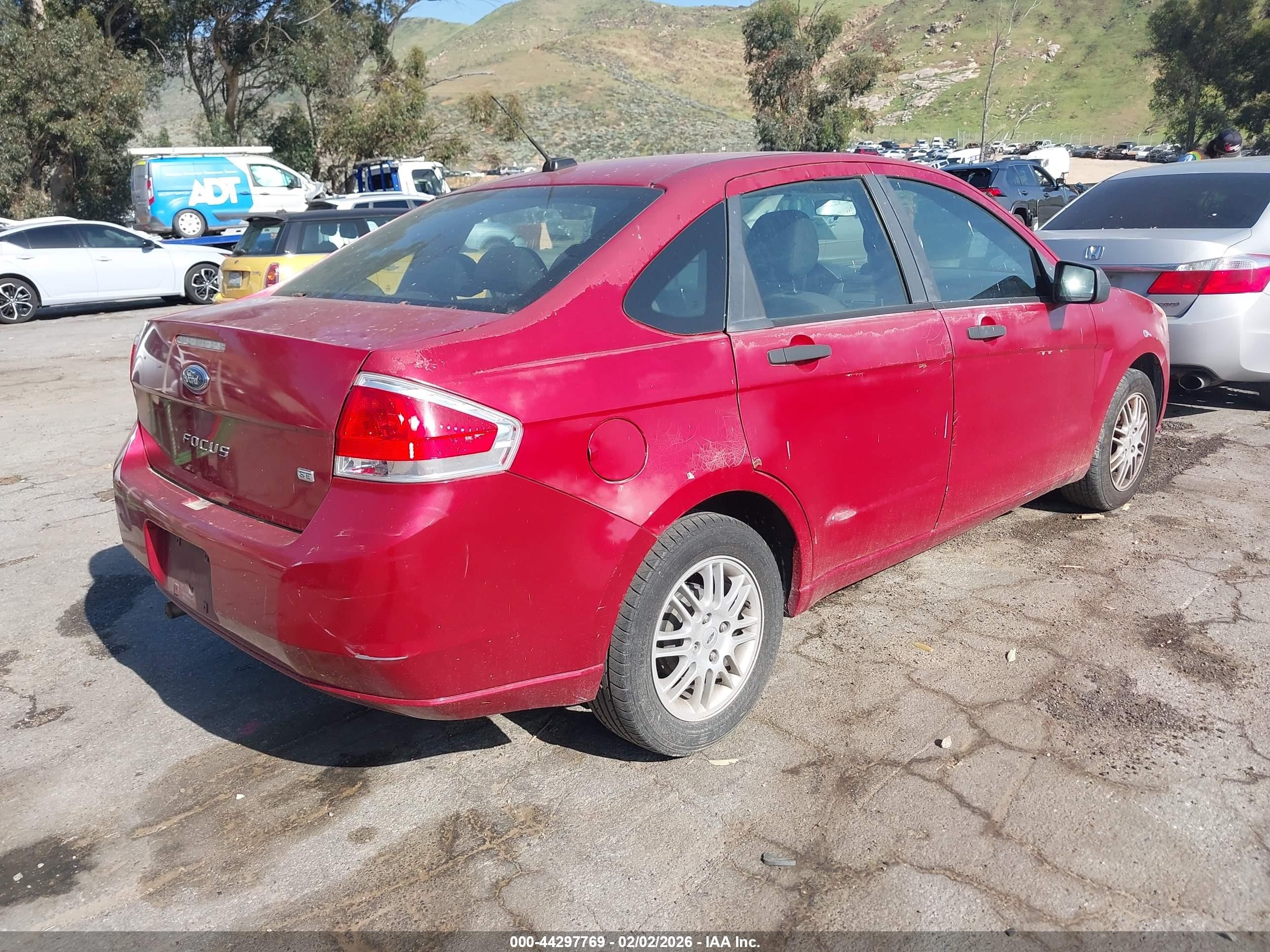 2010 Ford Focus Se Red vin: 1FAHP3FN7AW222445