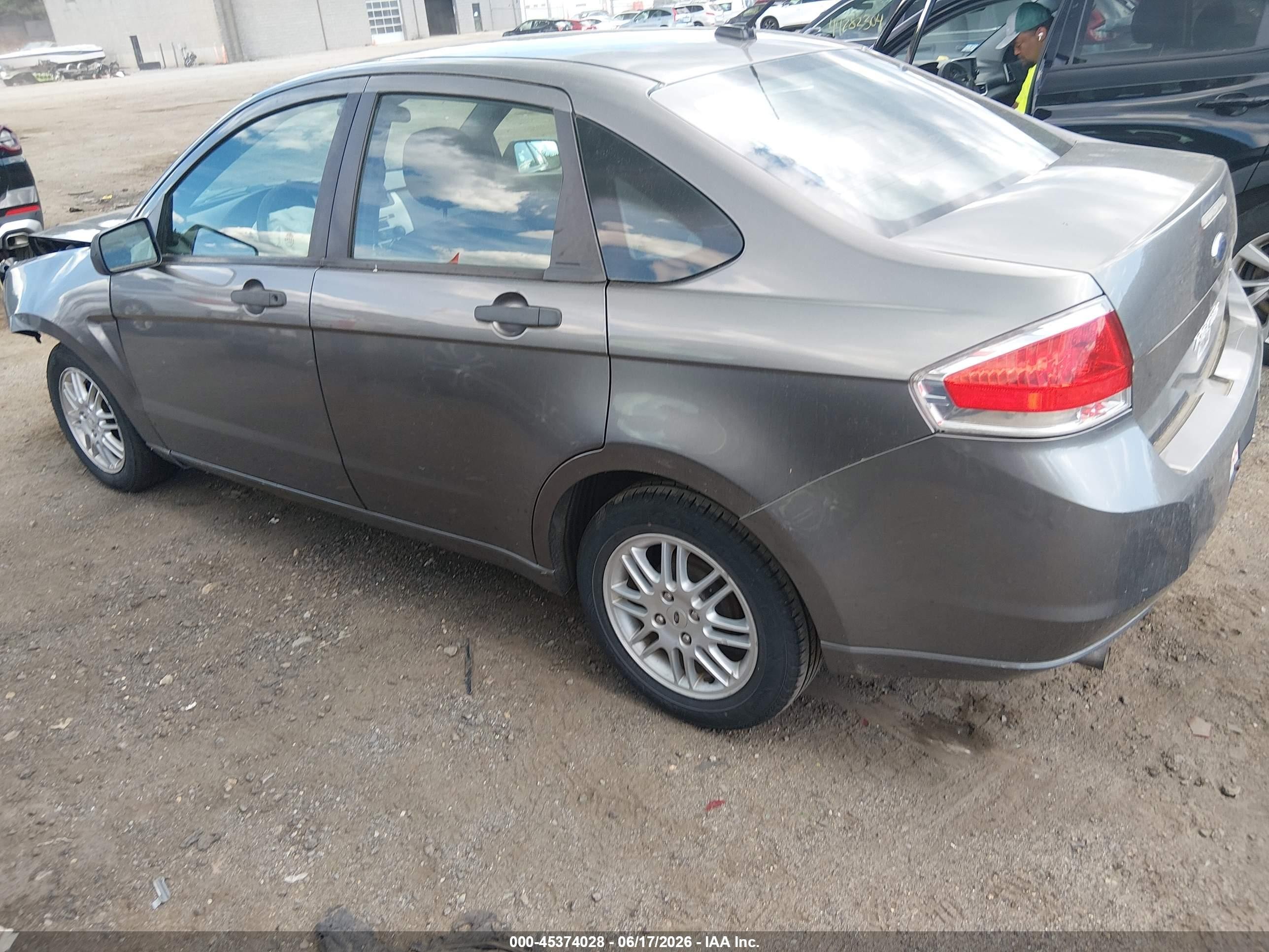 2011 Ford Focus Se Gray vin: 1FAHP3FN7BW100105