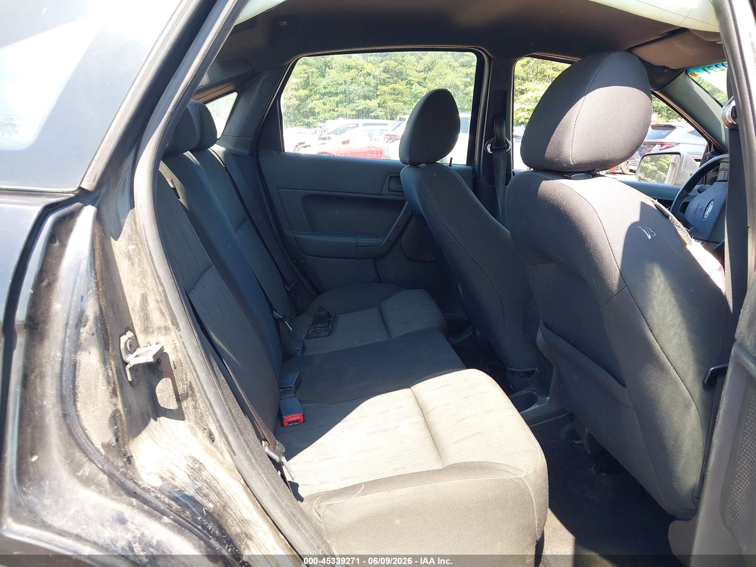 2011 Ford Focus Se Черный vin: 1FAHP3FN7BW179159