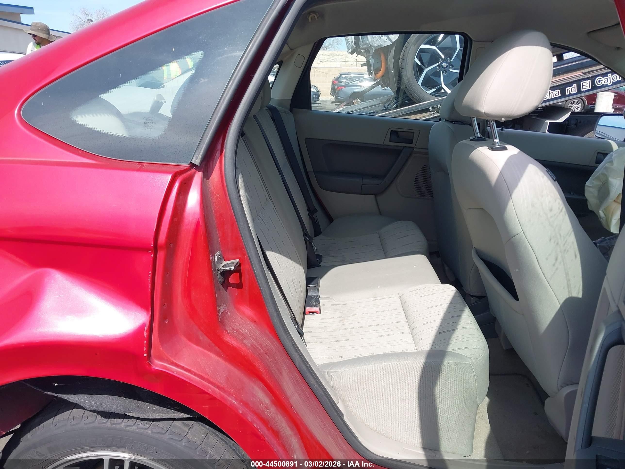 2011 Ford Focus Se Красный vin: 1FAHP3FN7BW190615