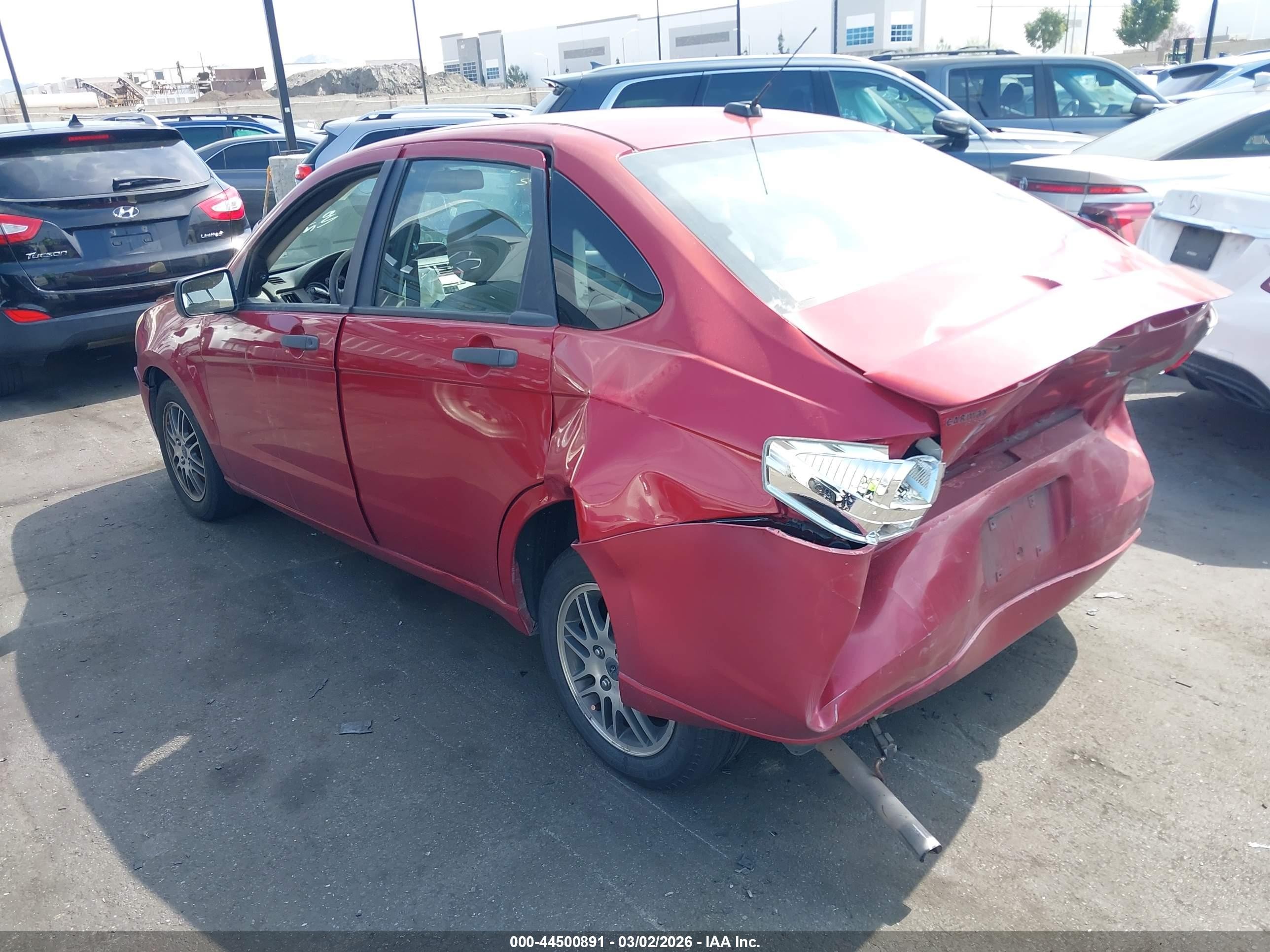 2011 Ford Focus Se Красный vin: 1FAHP3FN7BW190615