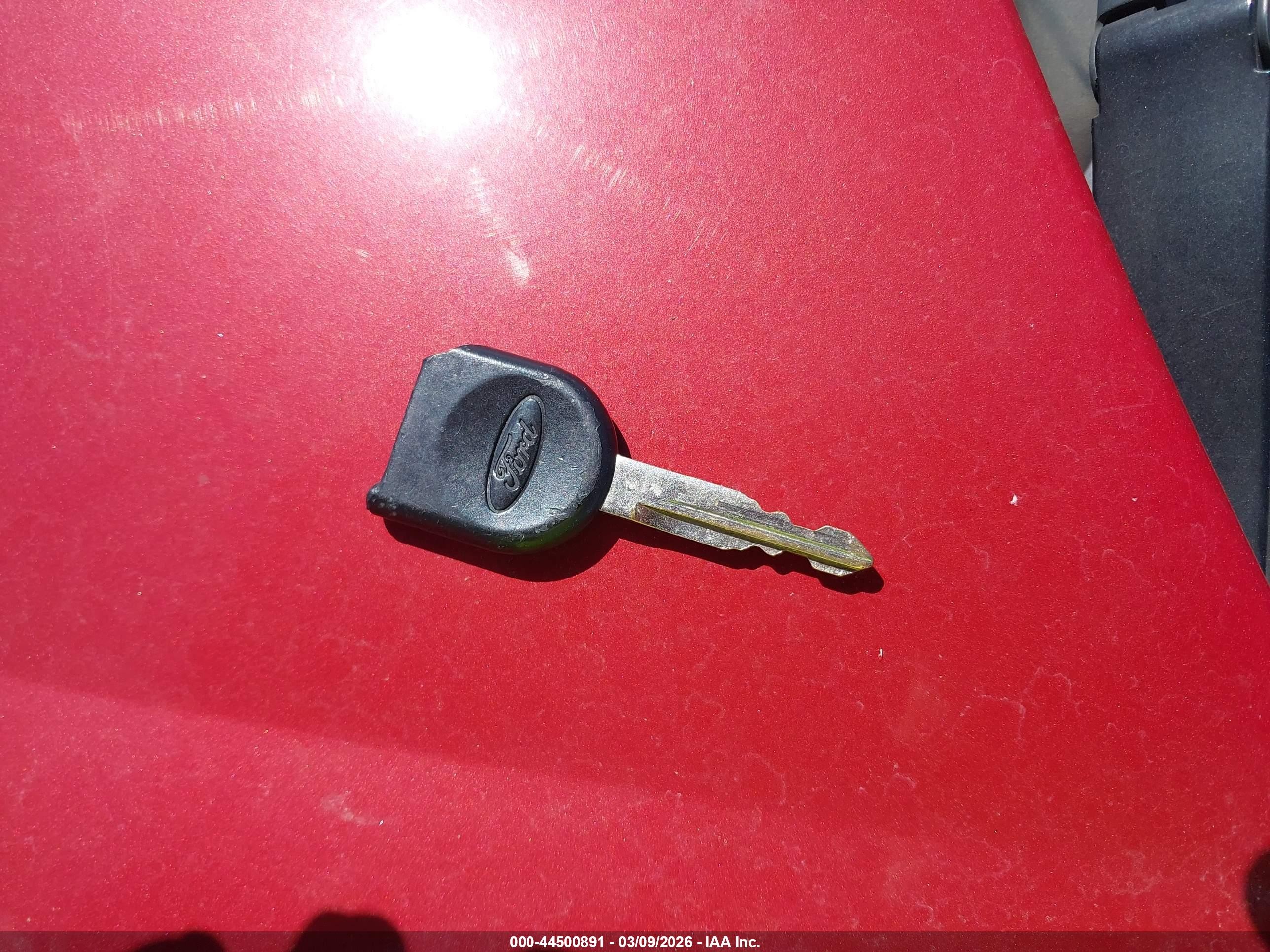 2011 Ford Focus Se Красный vin: 1FAHP3FN7BW190615