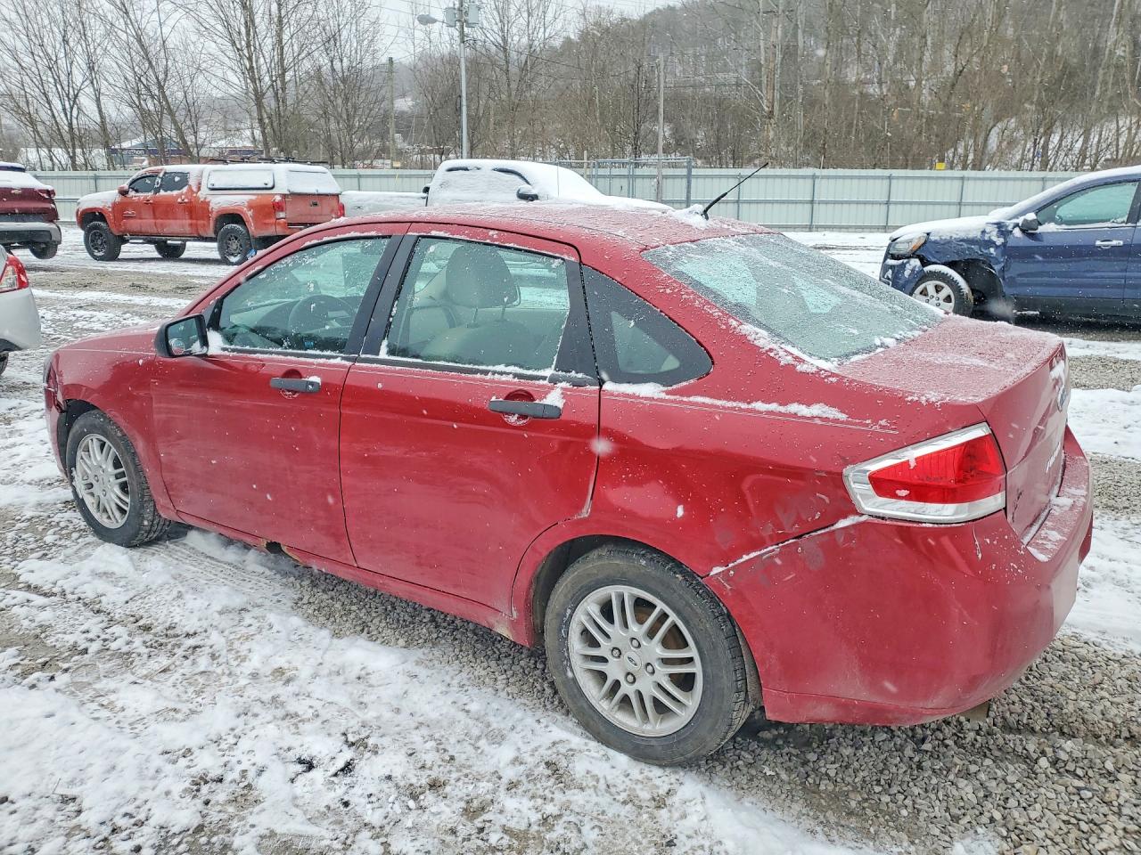 2011 Ford Focus Se Red vin: 1FAHP3FN7BW193076