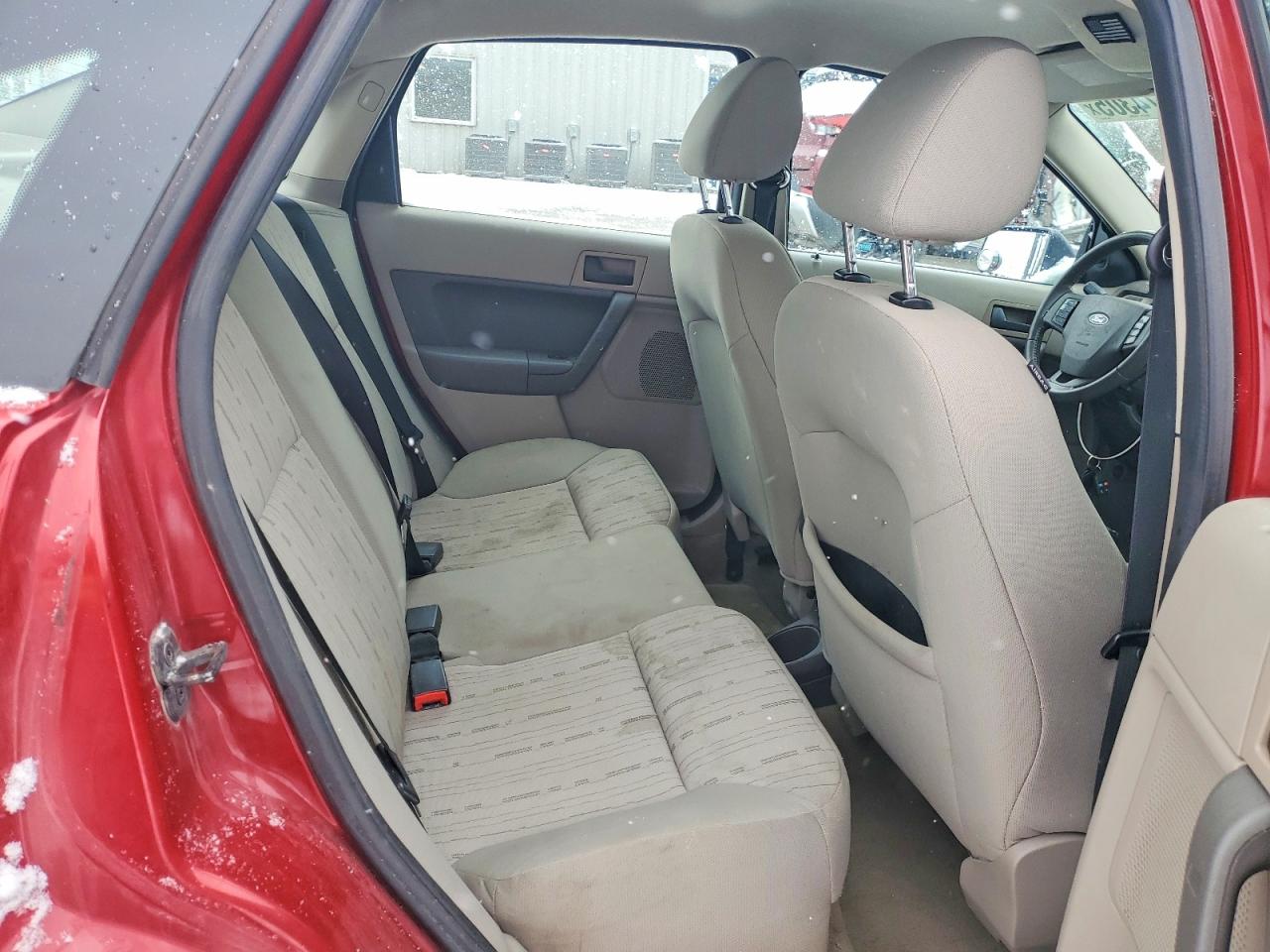 2011 Ford Focus Se Red vin: 1FAHP3FN7BW193076