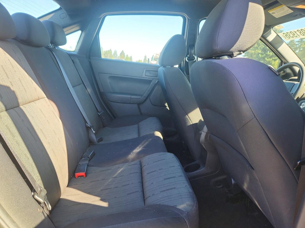 2011 Ford Focus Se Black vin: 1FAHP3FN7BW201936