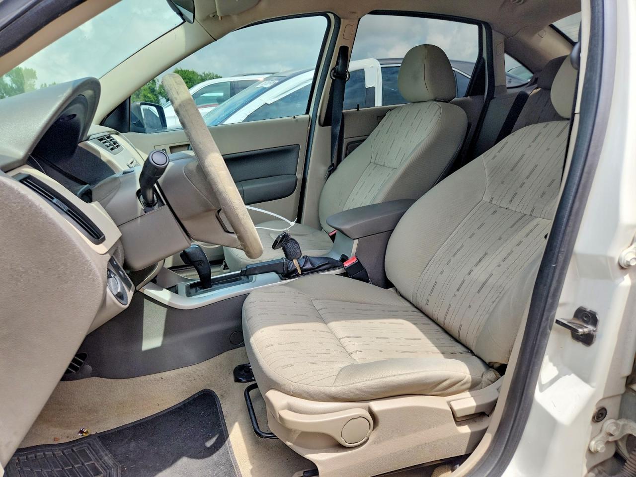 2010 Ford Focus Se White vin: 1FAHP3FN8AW108275