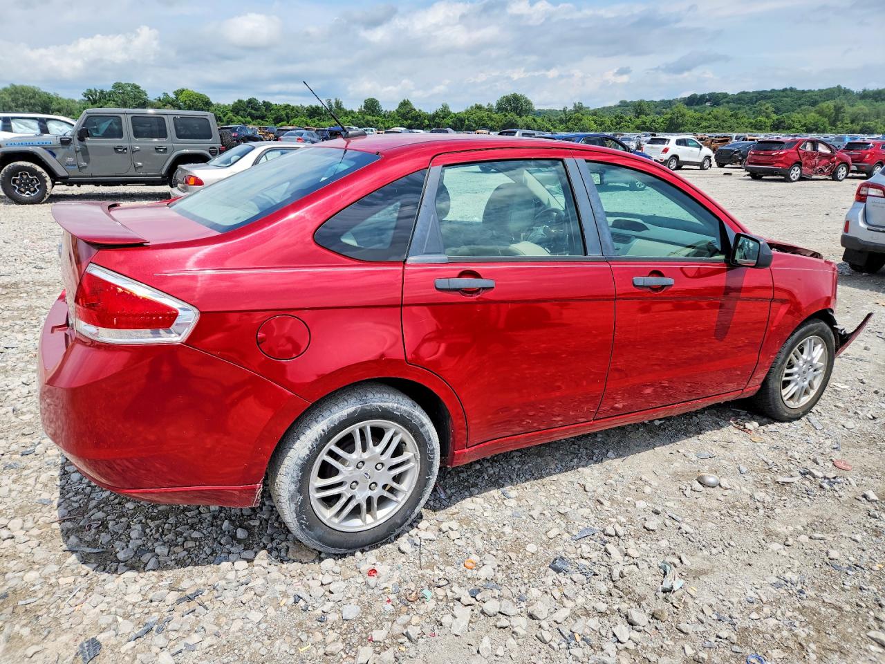 2010 Ford Focus Red vin: 1FAHP3FN8AW116313