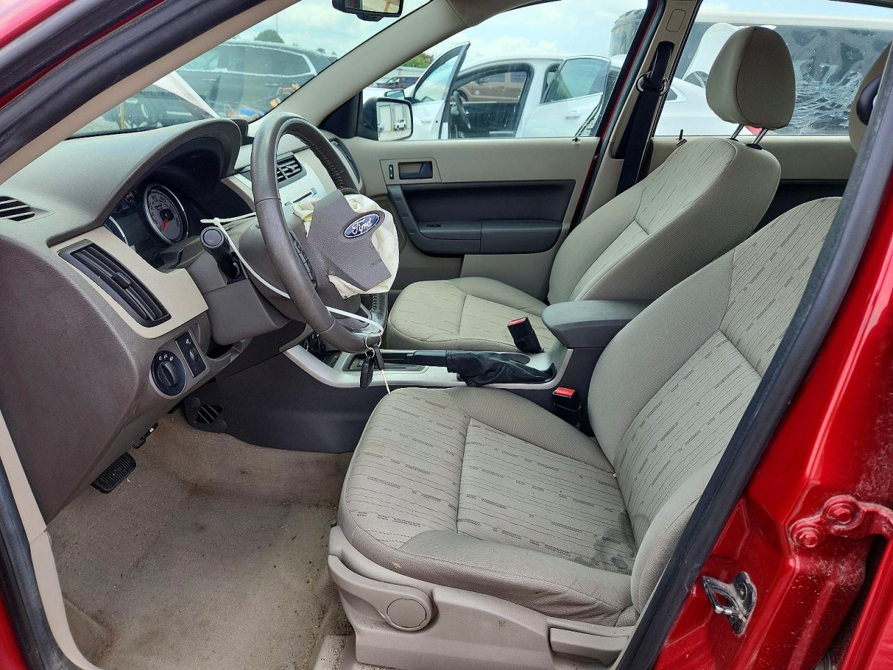 2010 Ford Focus Red vin: 1FAHP3FN8AW116313