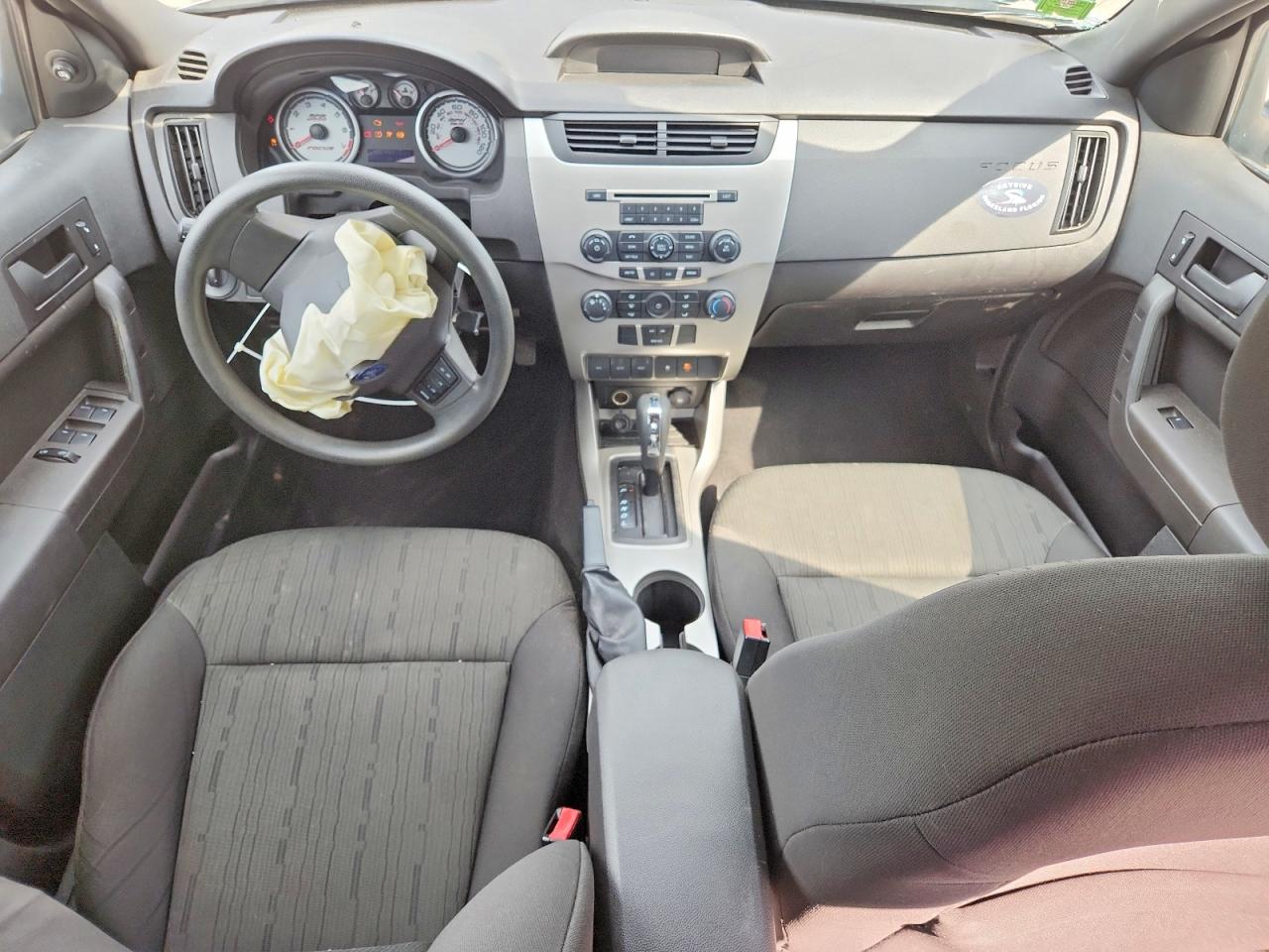 2010 Ford Focus Se Серебряный vin: 1FAHP3FN8AW130003