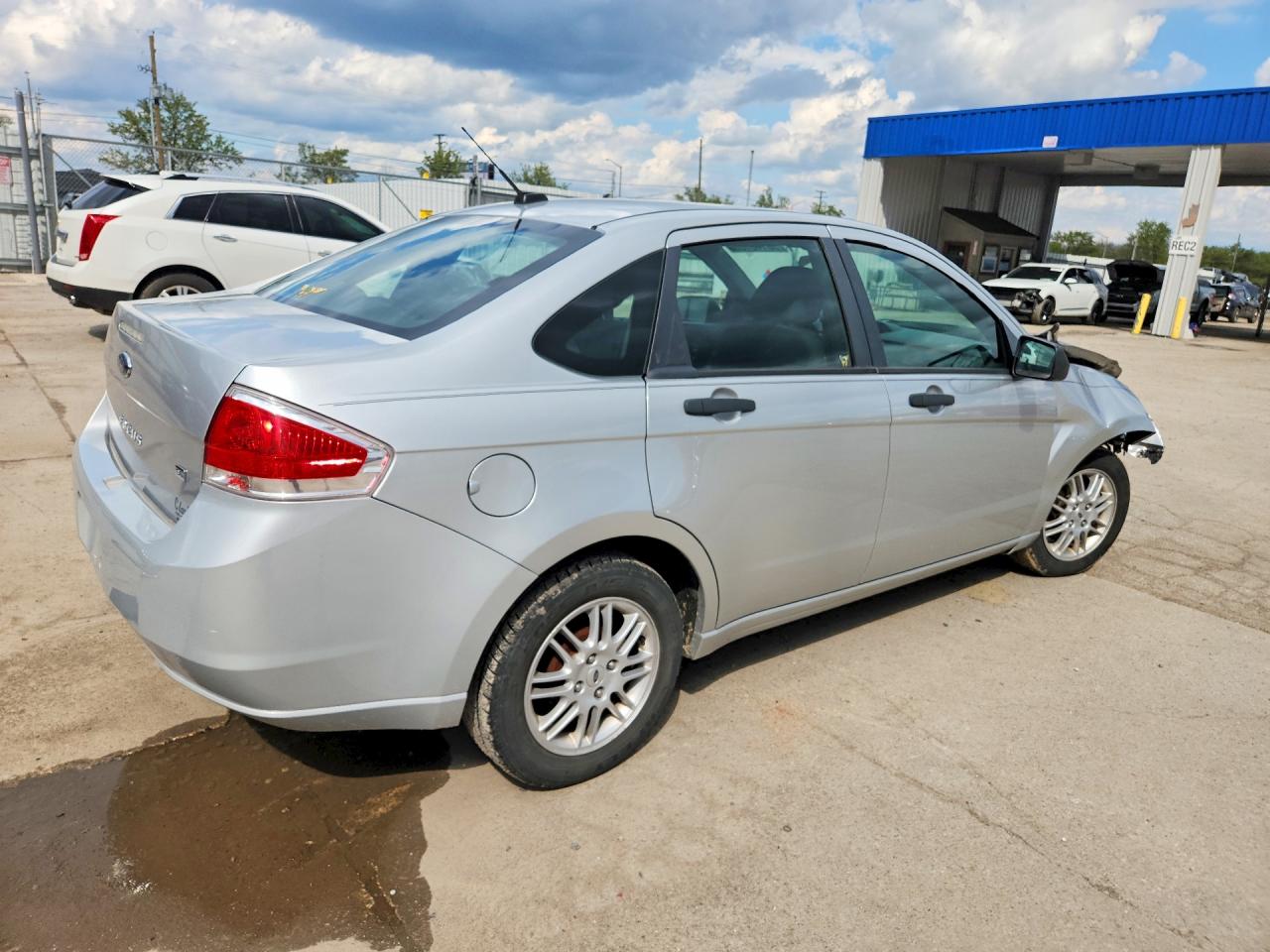 2010 Ford Focus Se Серебряный vin: 1FAHP3FN8AW130003