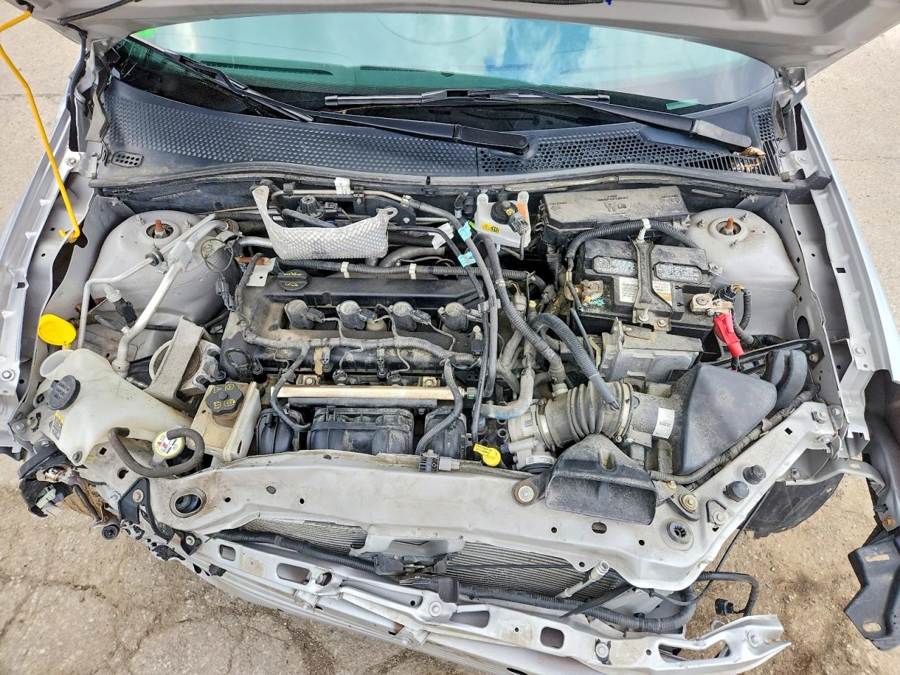 2010 Ford Focus Se Серебряный vin: 1FAHP3FN8AW130003