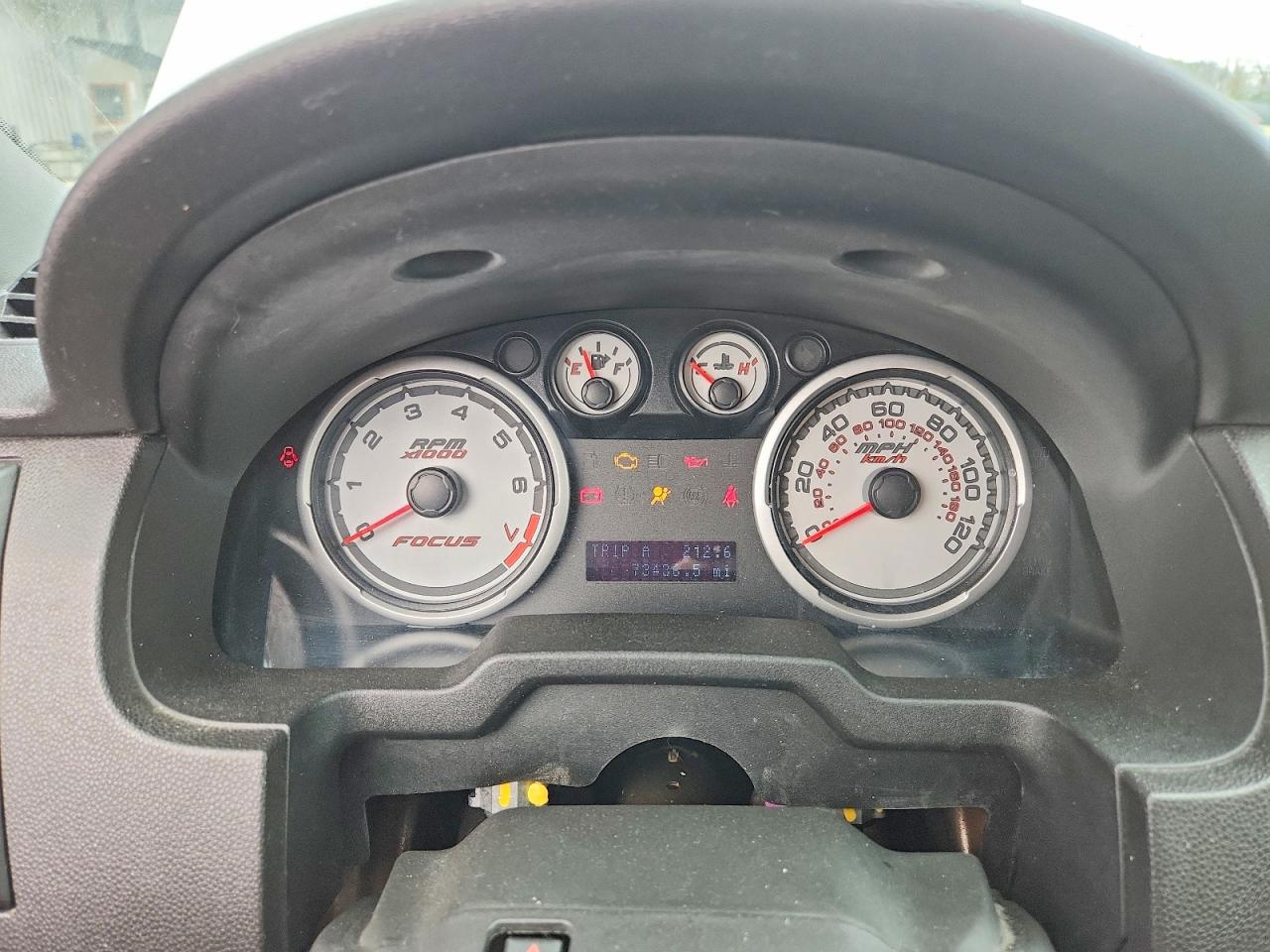 2010 Ford Focus Se Серебряный vin: 1FAHP3FN8AW130003