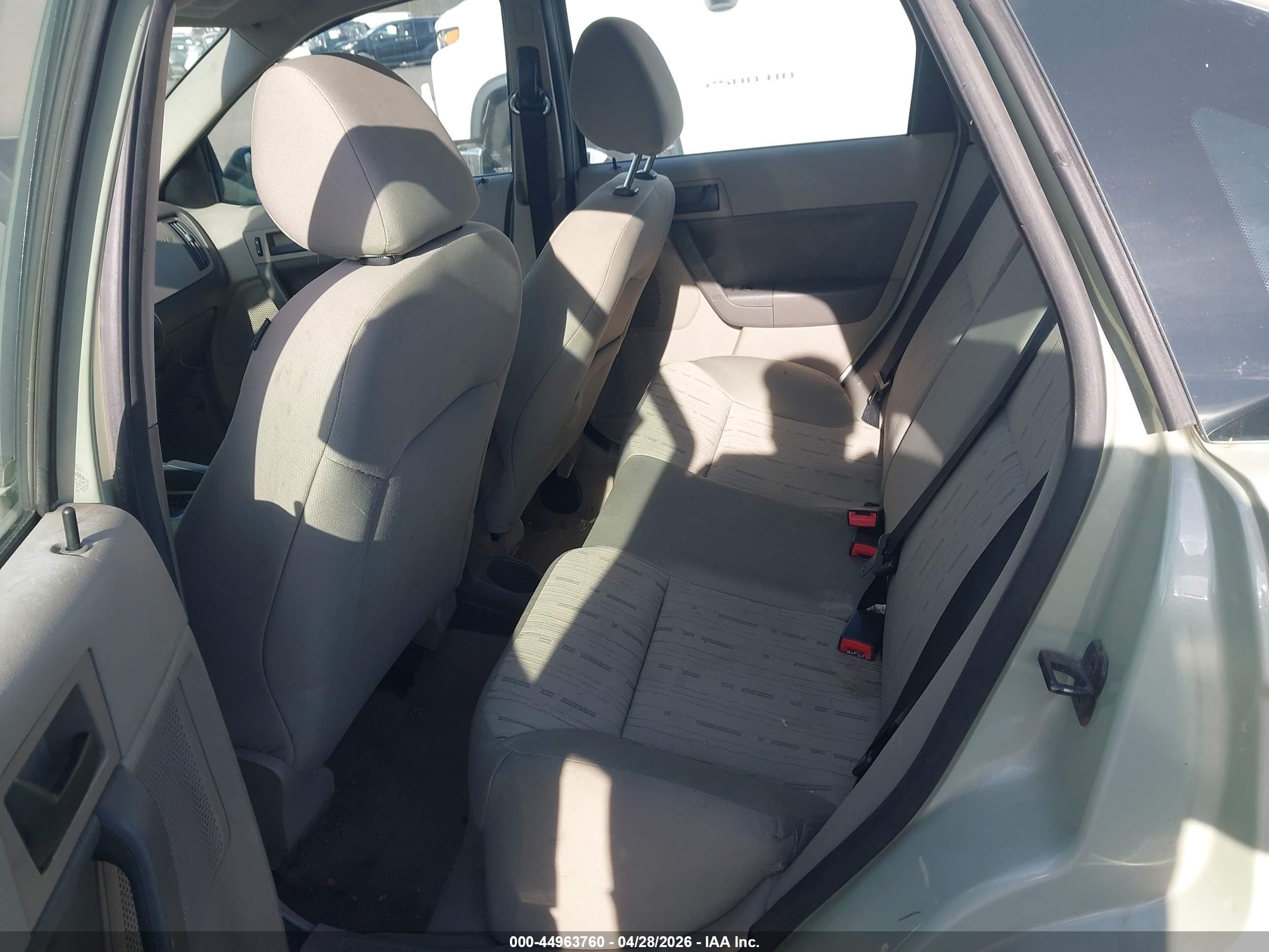 2010 Ford Focus Se Зеленый vin: 1FAHP3FN8AW135329
