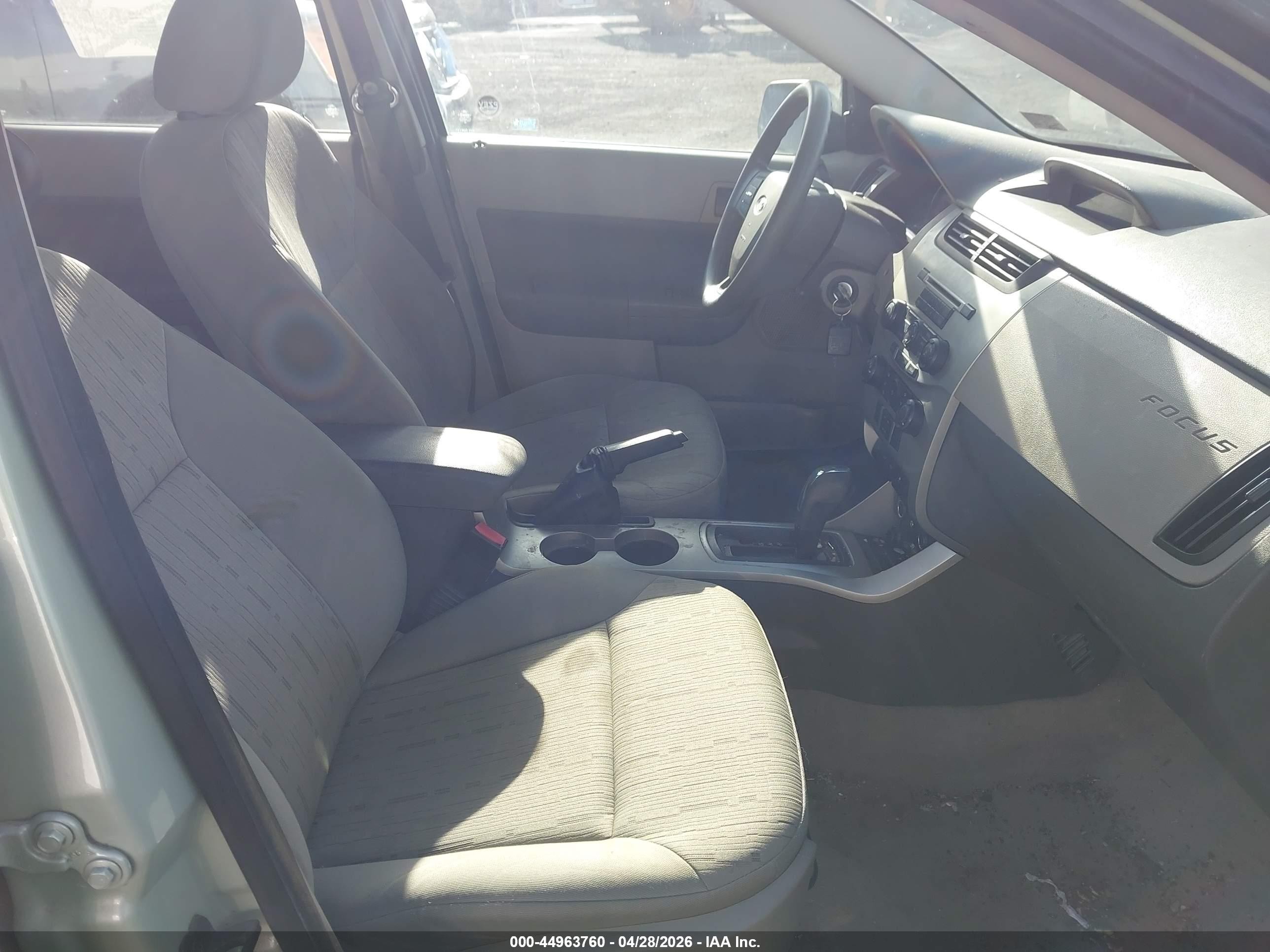 2010 Ford Focus Se Зеленый vin: 1FAHP3FN8AW135329
