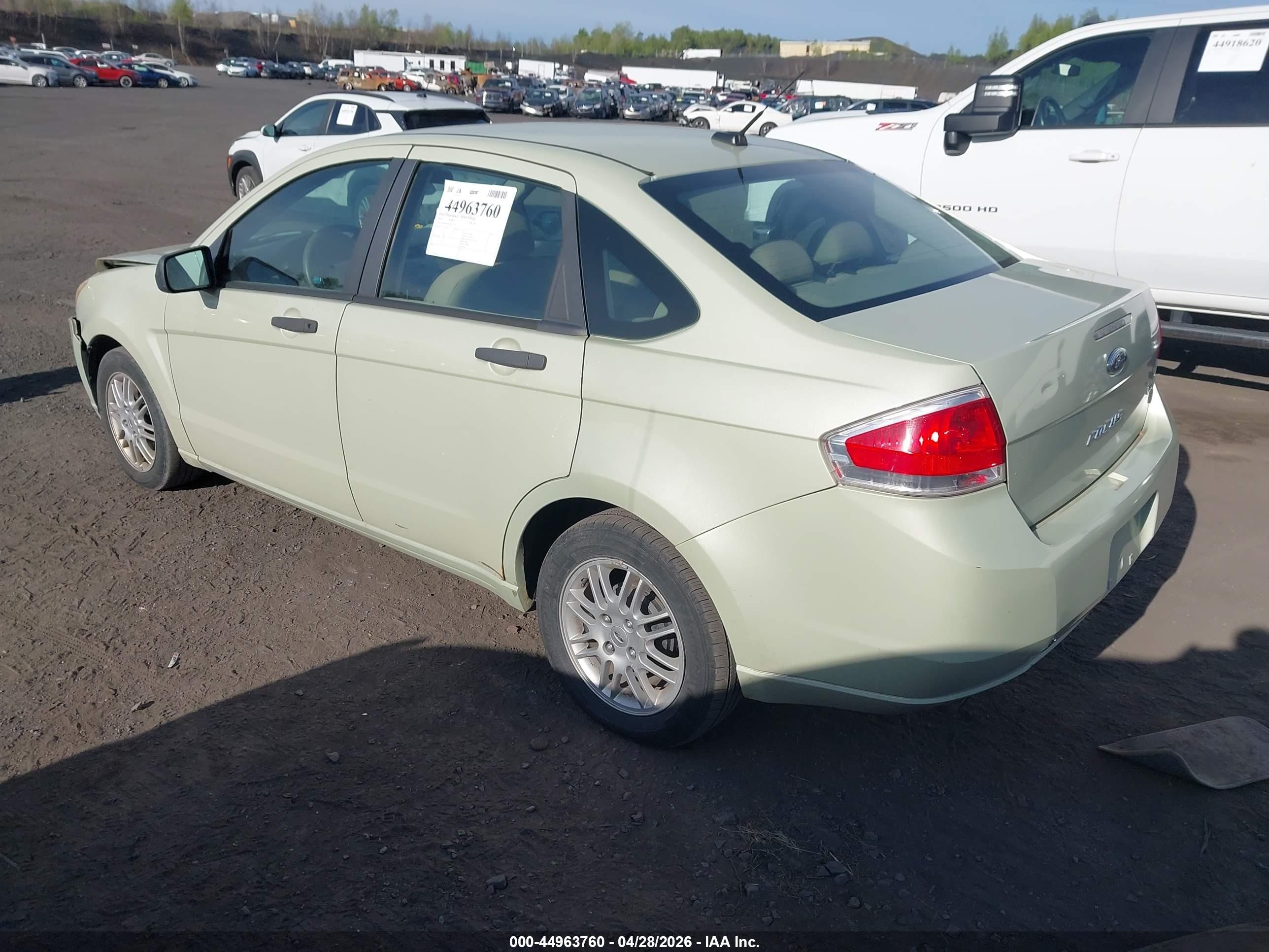 2010 Ford Focus Se Зеленый vin: 1FAHP3FN8AW135329