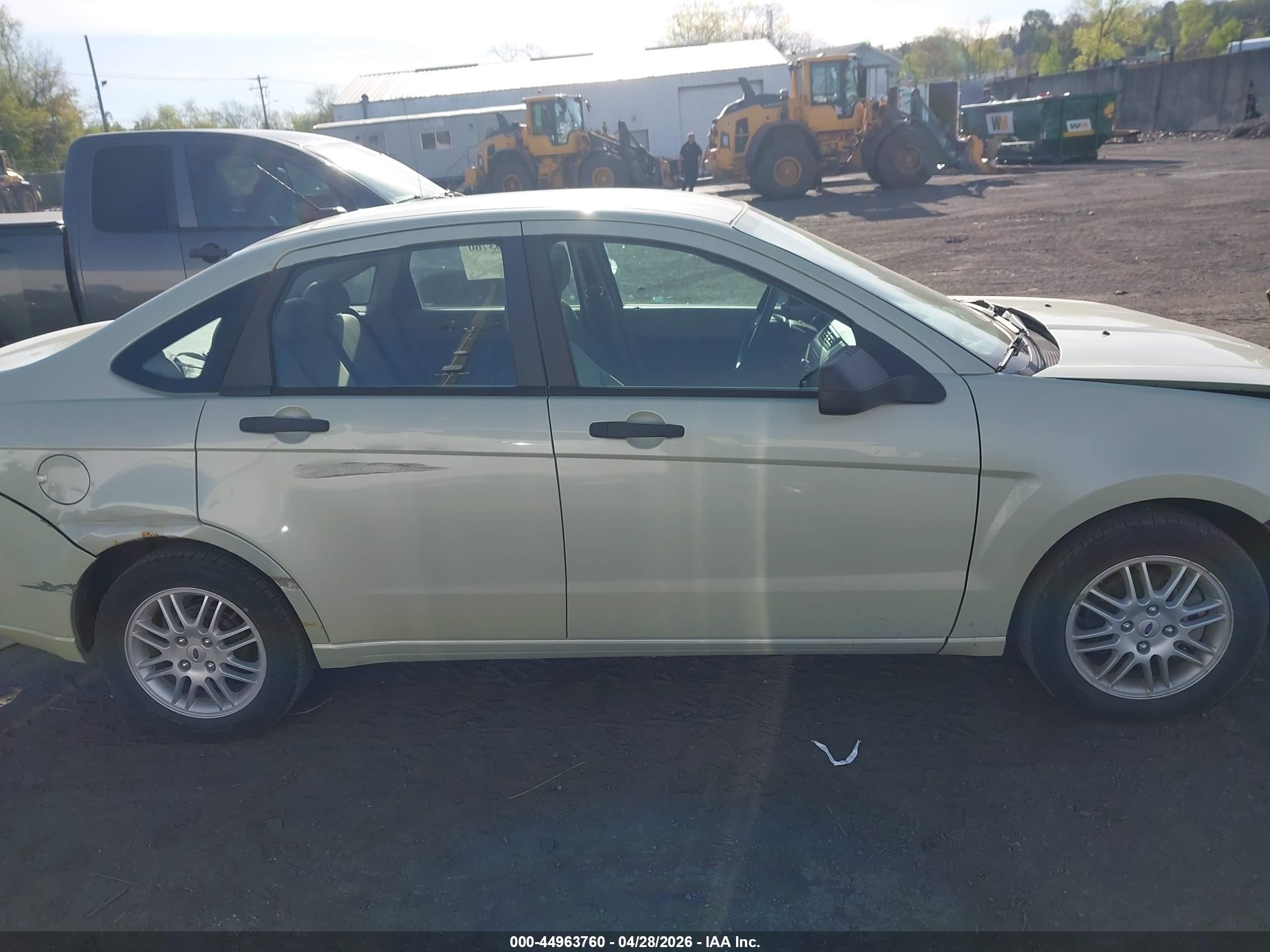2010 Ford Focus Se Зеленый vin: 1FAHP3FN8AW135329