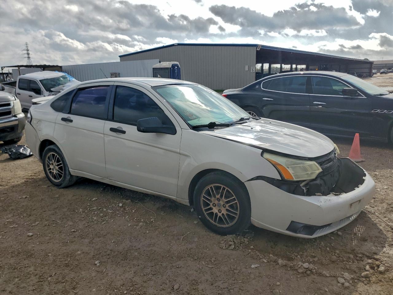 2010 Ford Focus Se White vin: 1FAHP3FN8AW138327