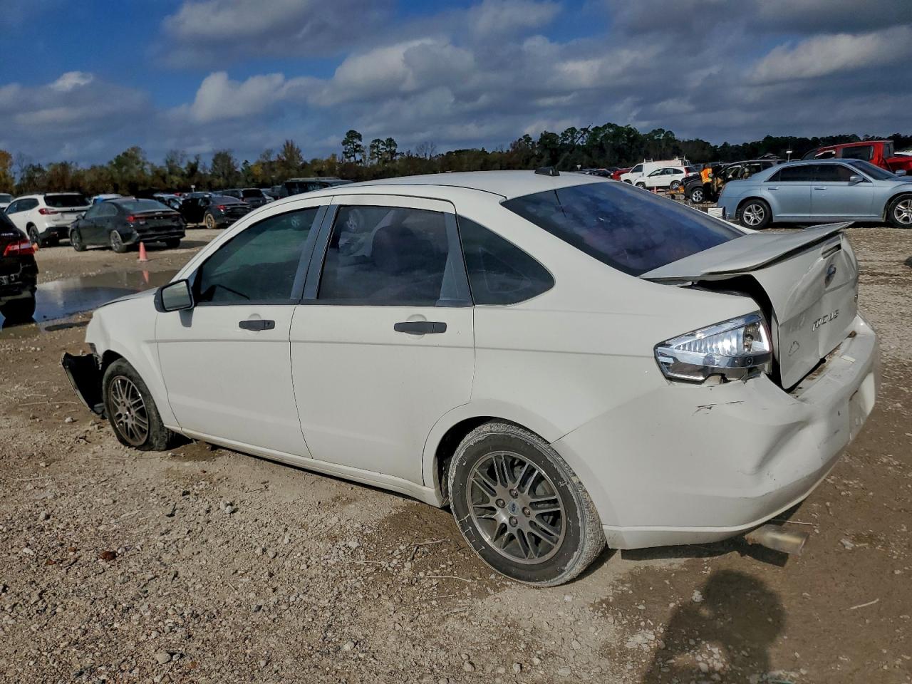 2010 Ford Focus Se White vin: 1FAHP3FN8AW138327