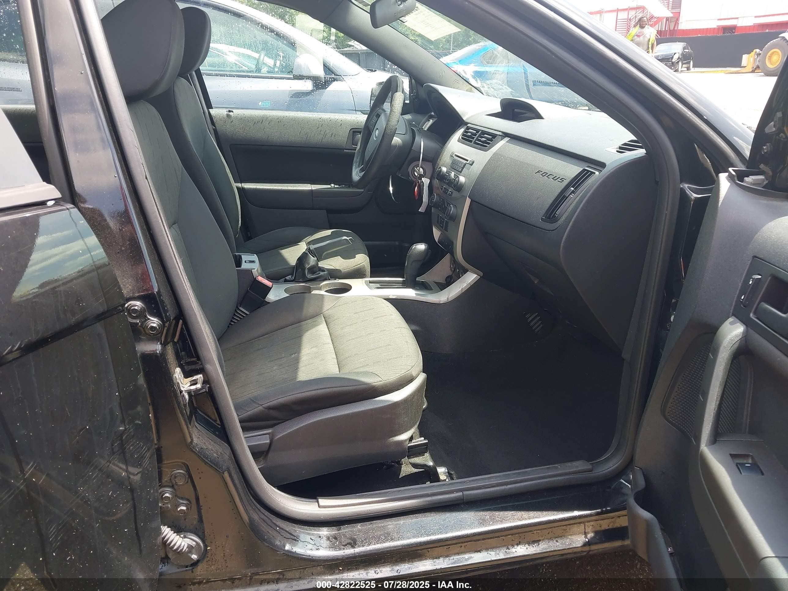 2010 Ford Focus Se Black vin: 1FAHP3FN8AW142894