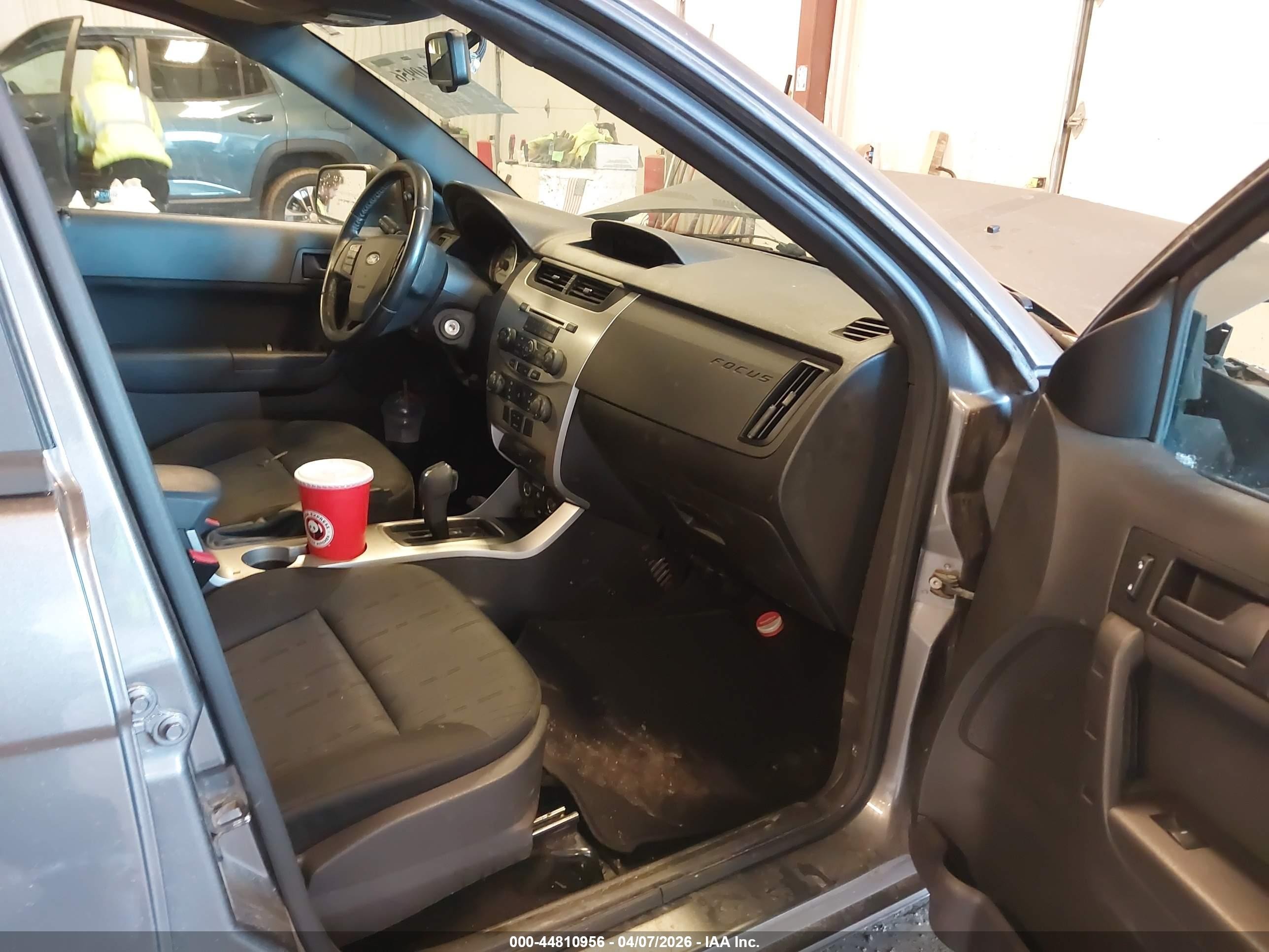 2010 Ford Focus Se Серый vin: 1FAHP3FN8AW160795