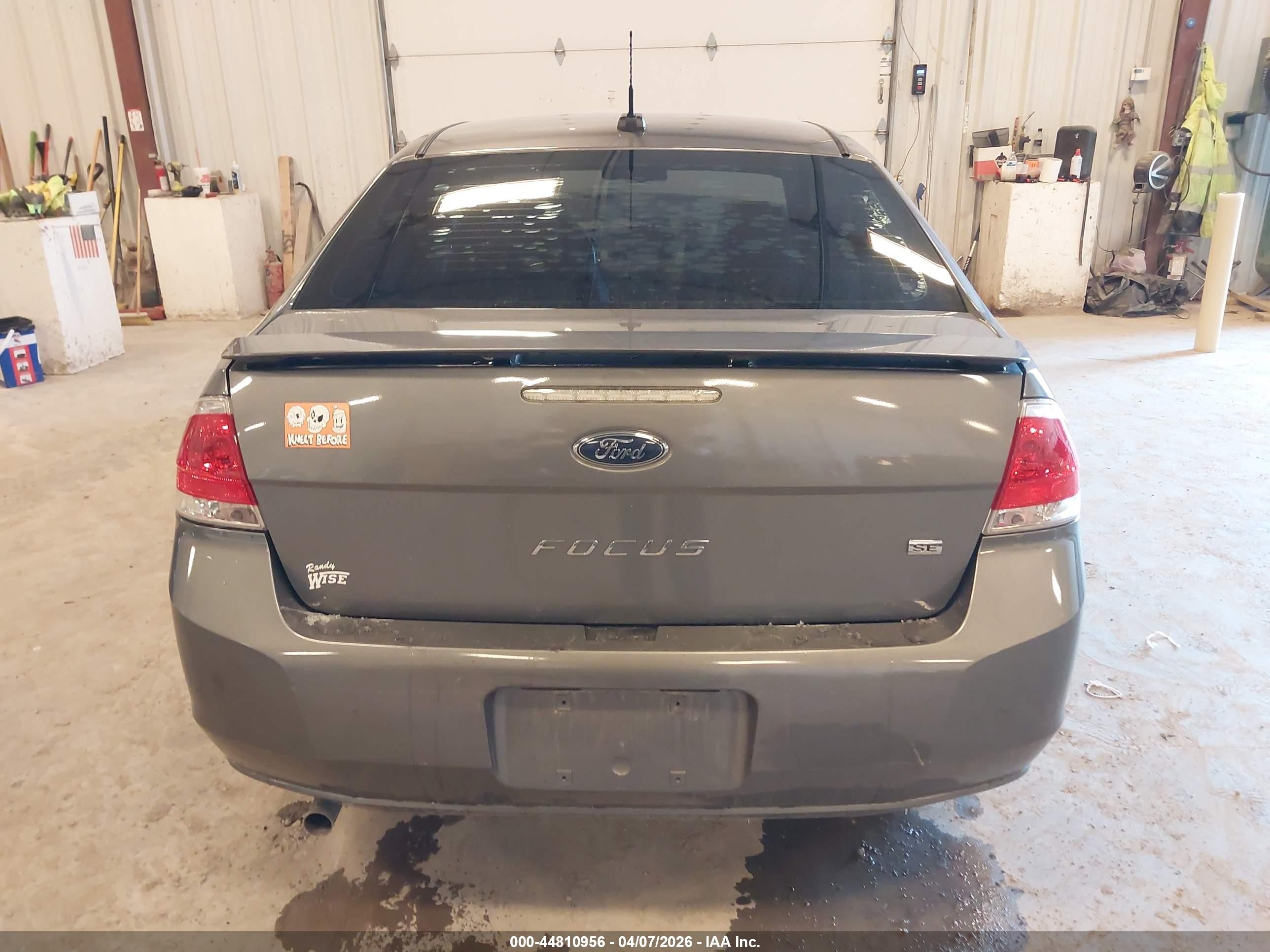 2010 Ford Focus Se Серый vin: 1FAHP3FN8AW160795