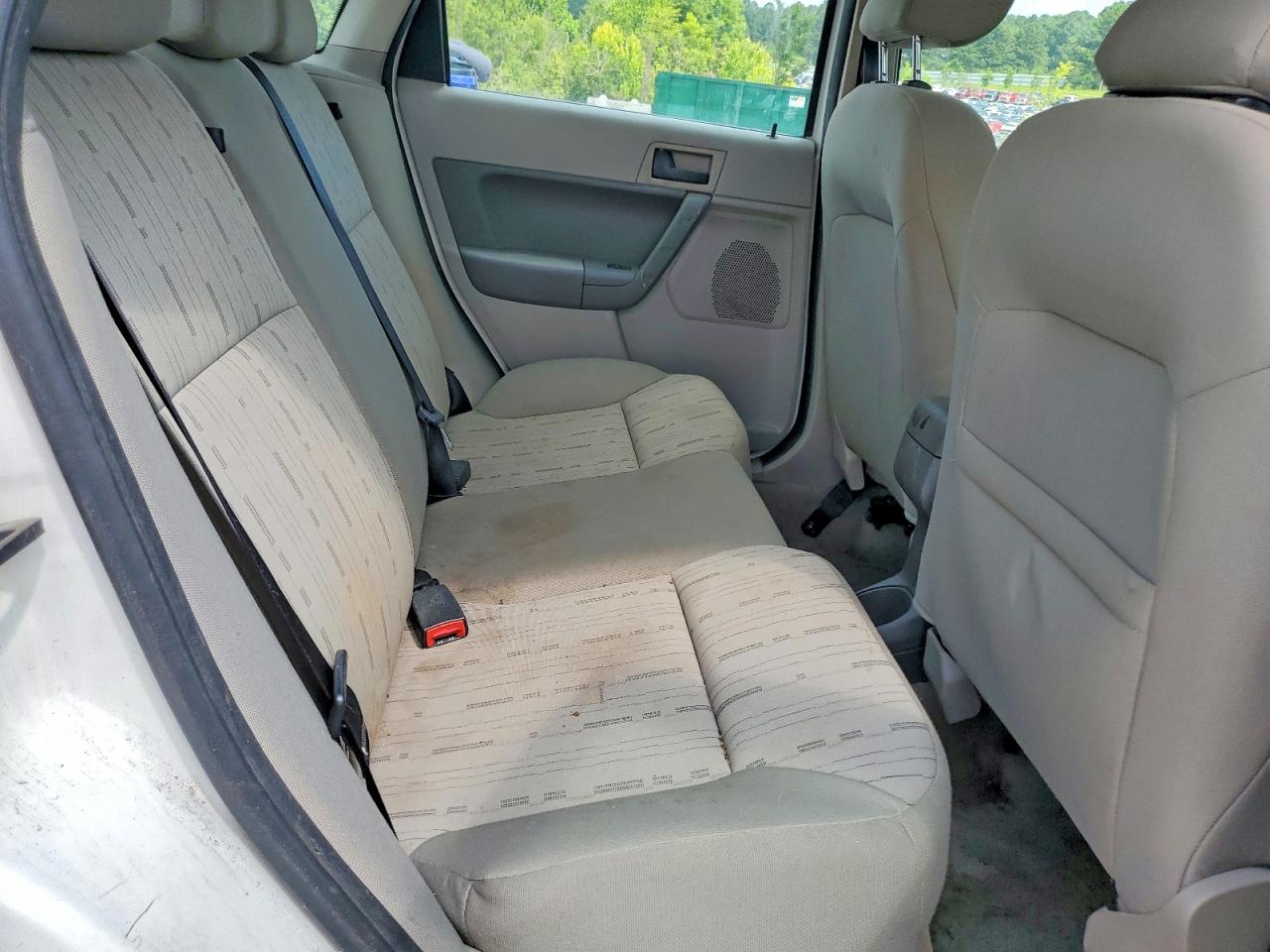 2010 Ford Focus Se White vin: 1FAHP3FN8AW169237