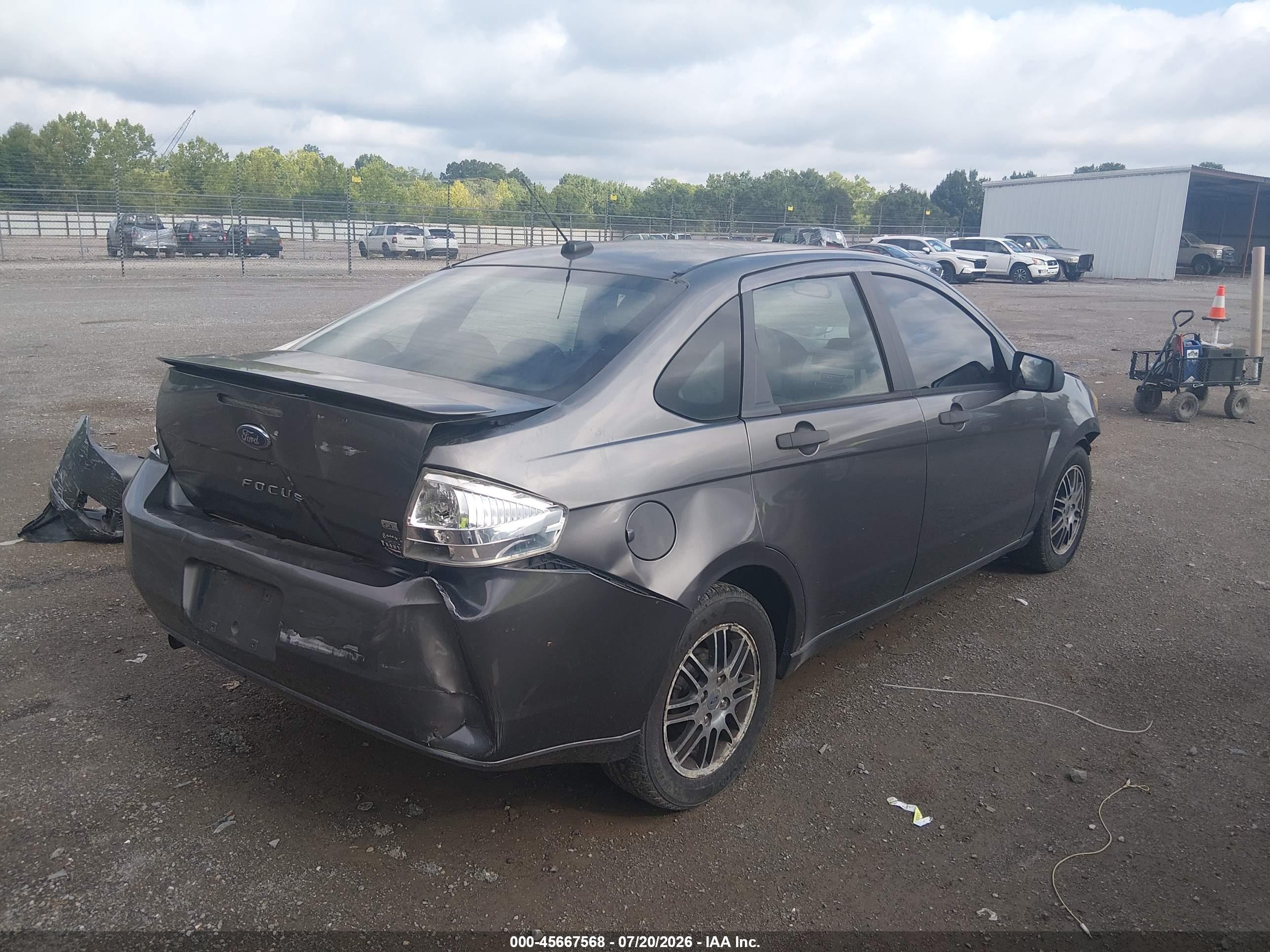 2010 Ford Focus Se Серебряный vin: 1FAHP3FN8AW182683